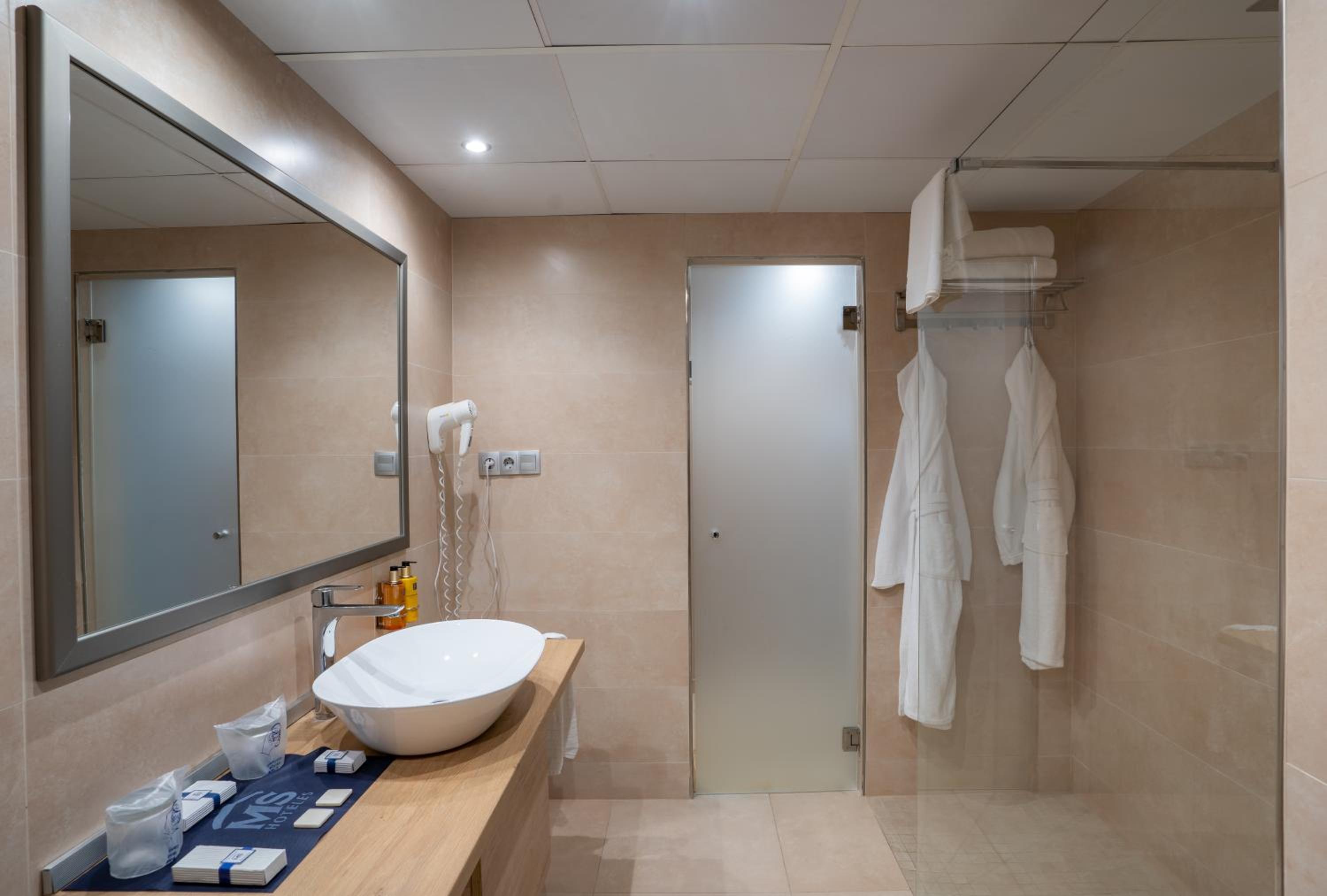 Standard Junior Suite - Photo 3