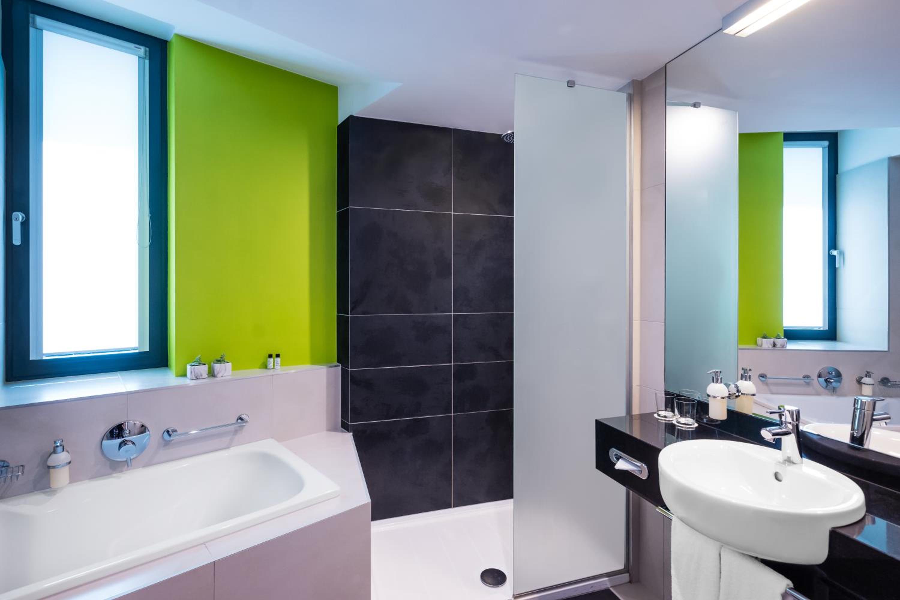 Deluxe King Room with City View