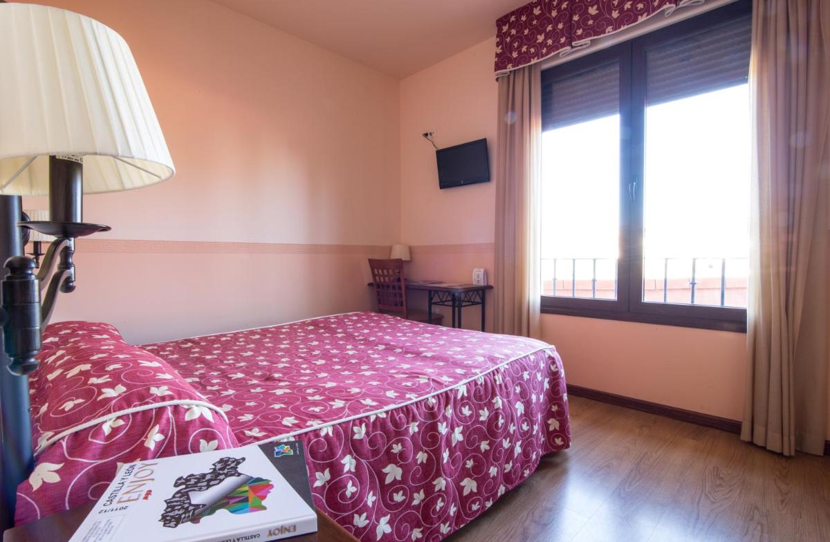 Double or Twin Room photo 1