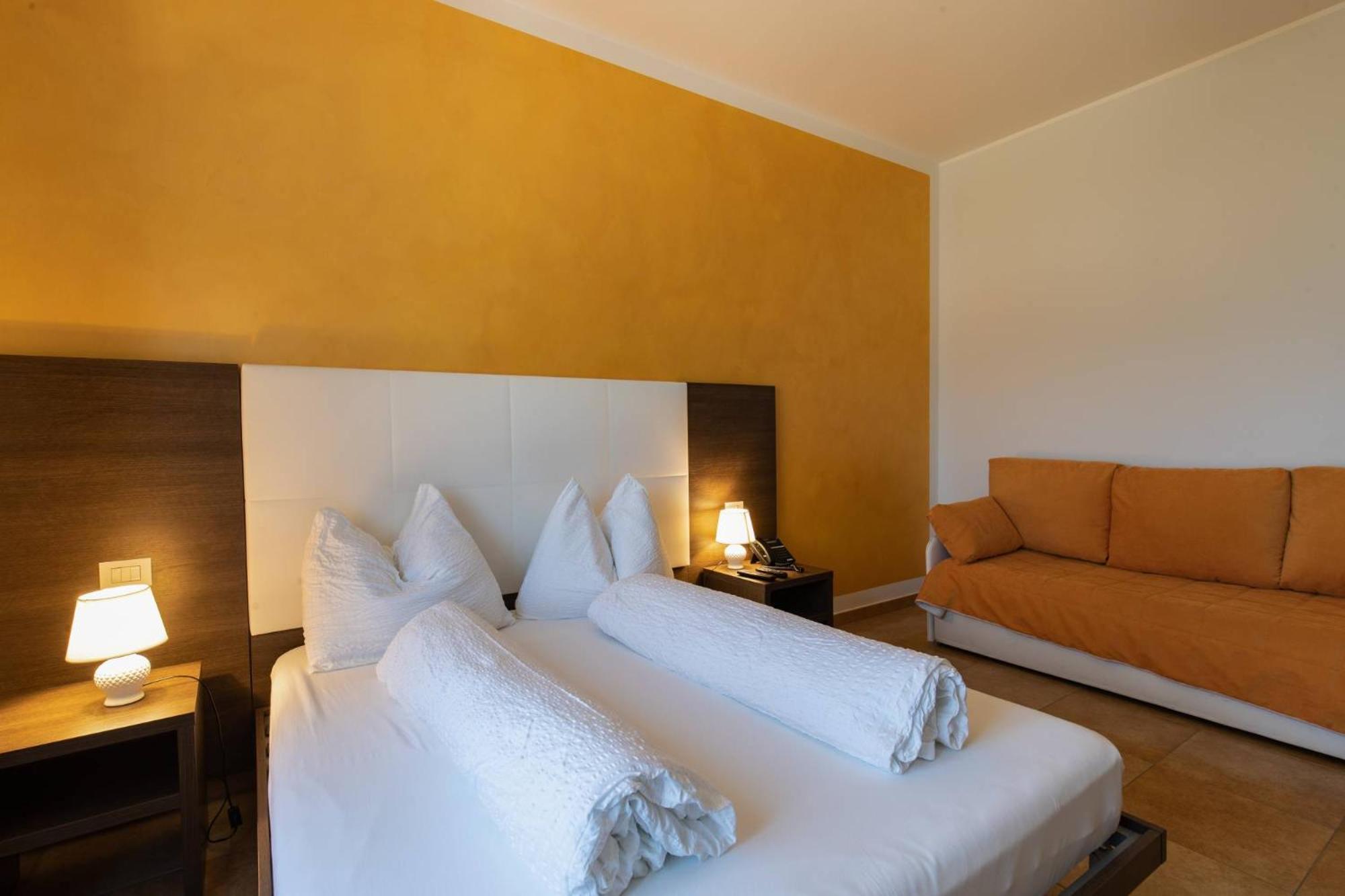 Standard Triple Room with Sea View