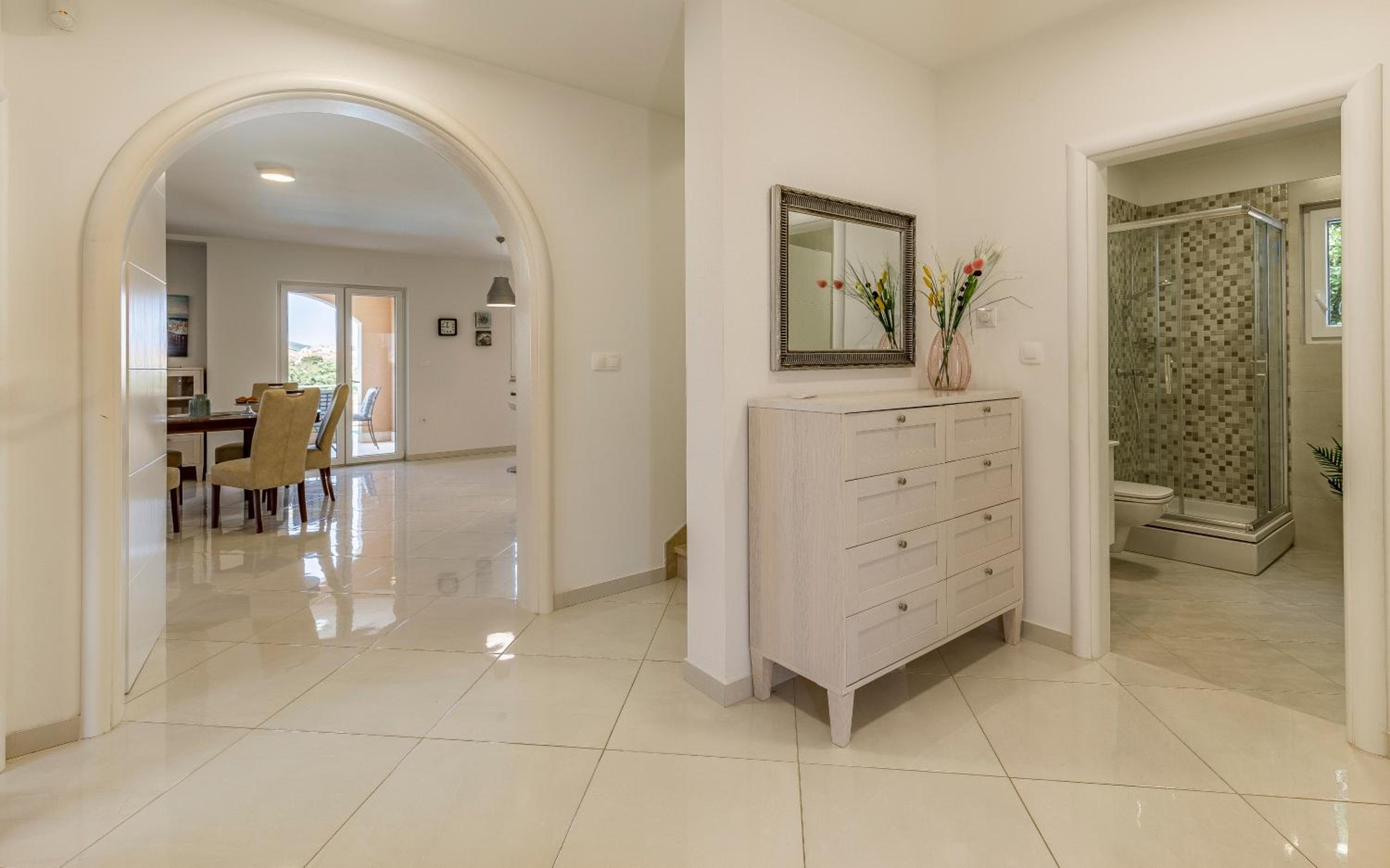 Villa photo 2
