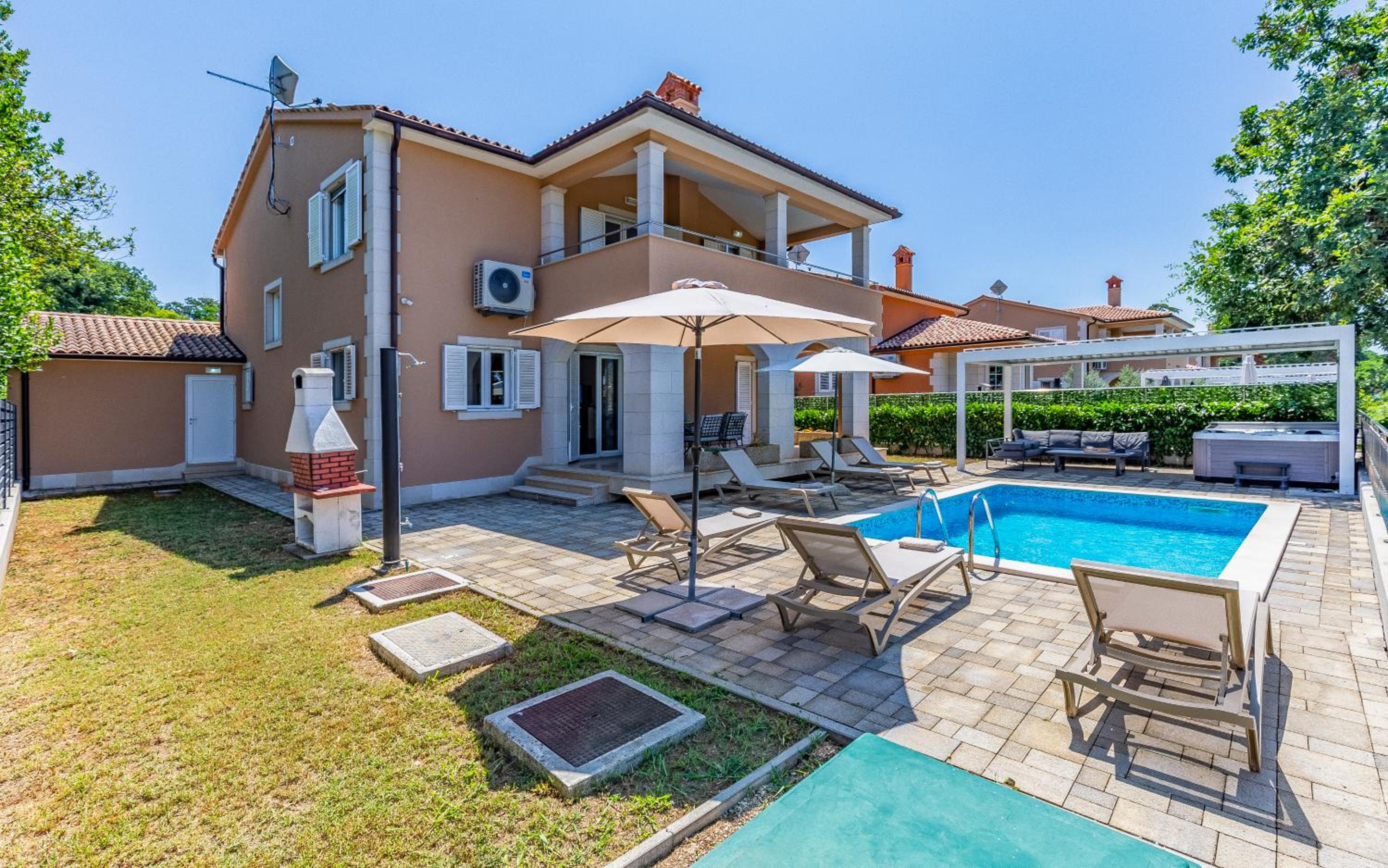 Three-Bedroom Villa photo 1