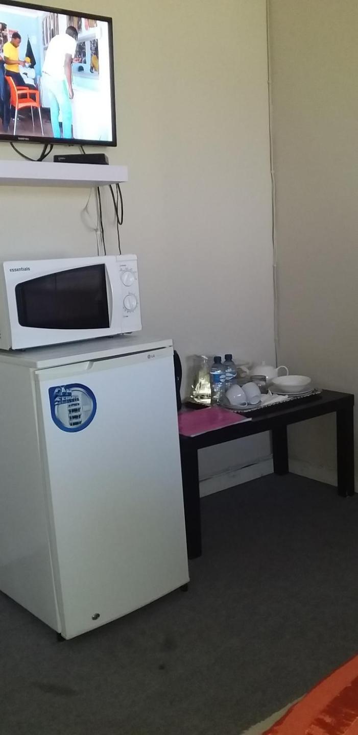 Deluxe Queen Room - Photo 8