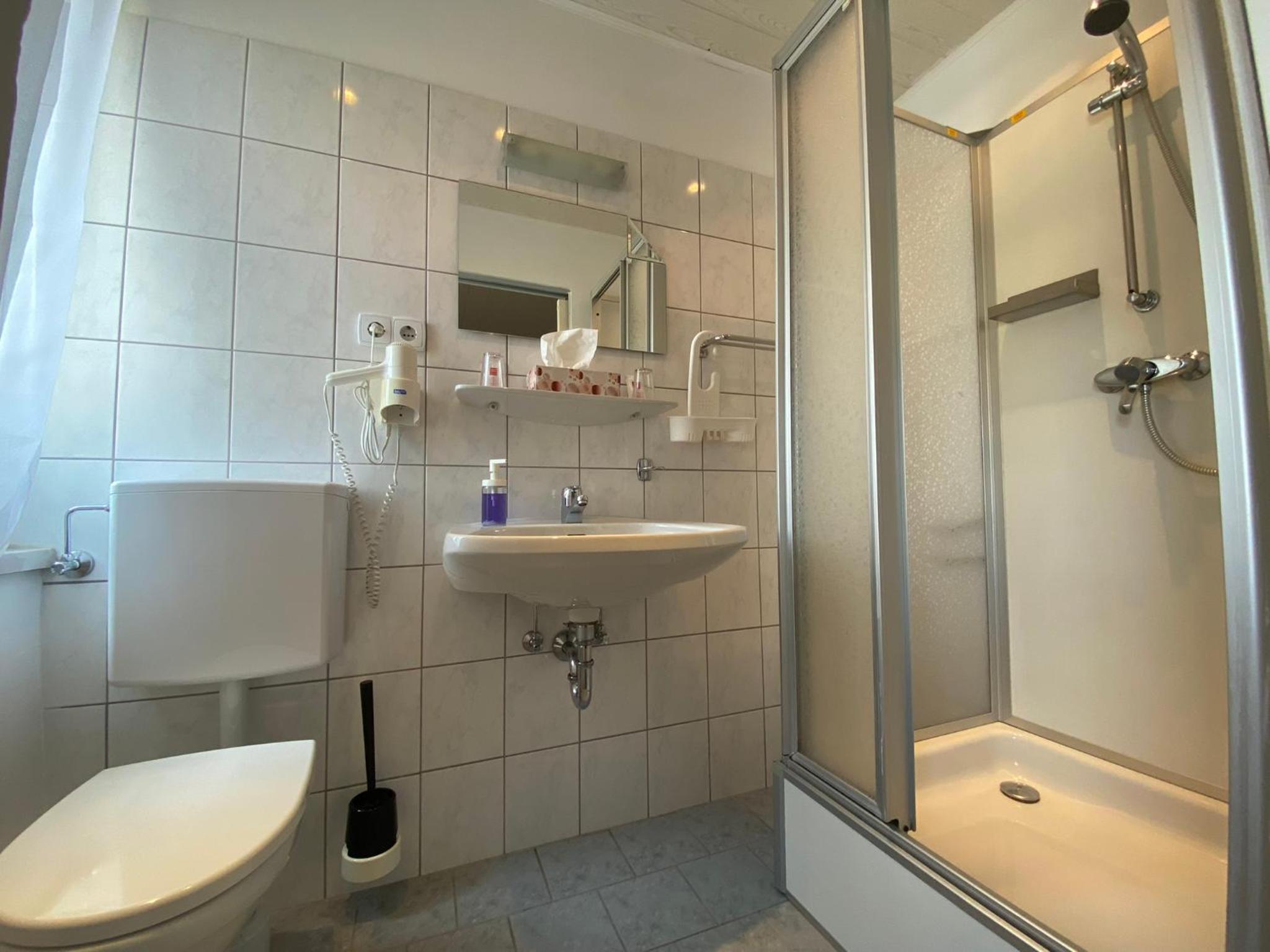 Double or Twin Room - Photo 3