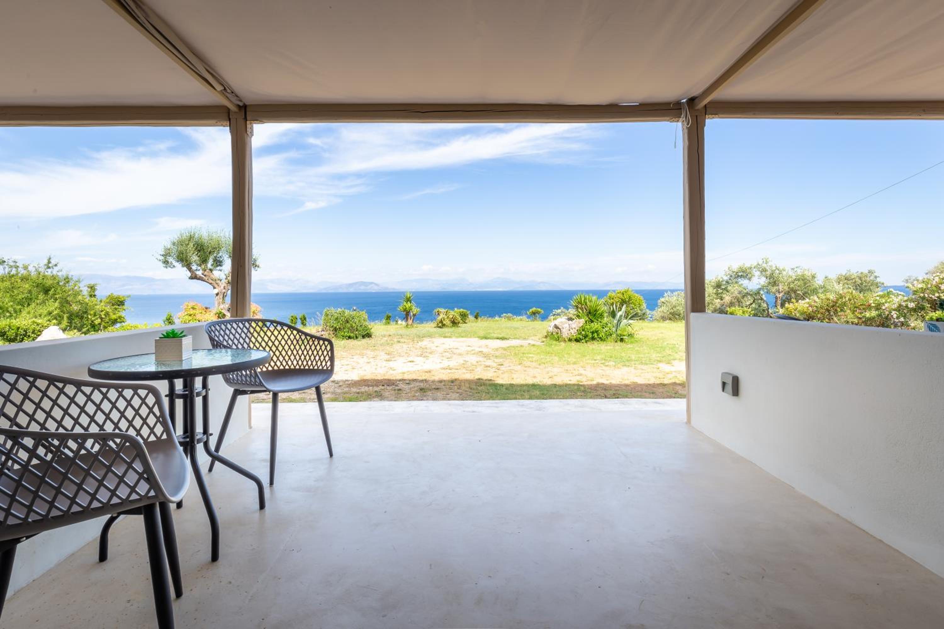 Superior Room with Sea View - Photo 4