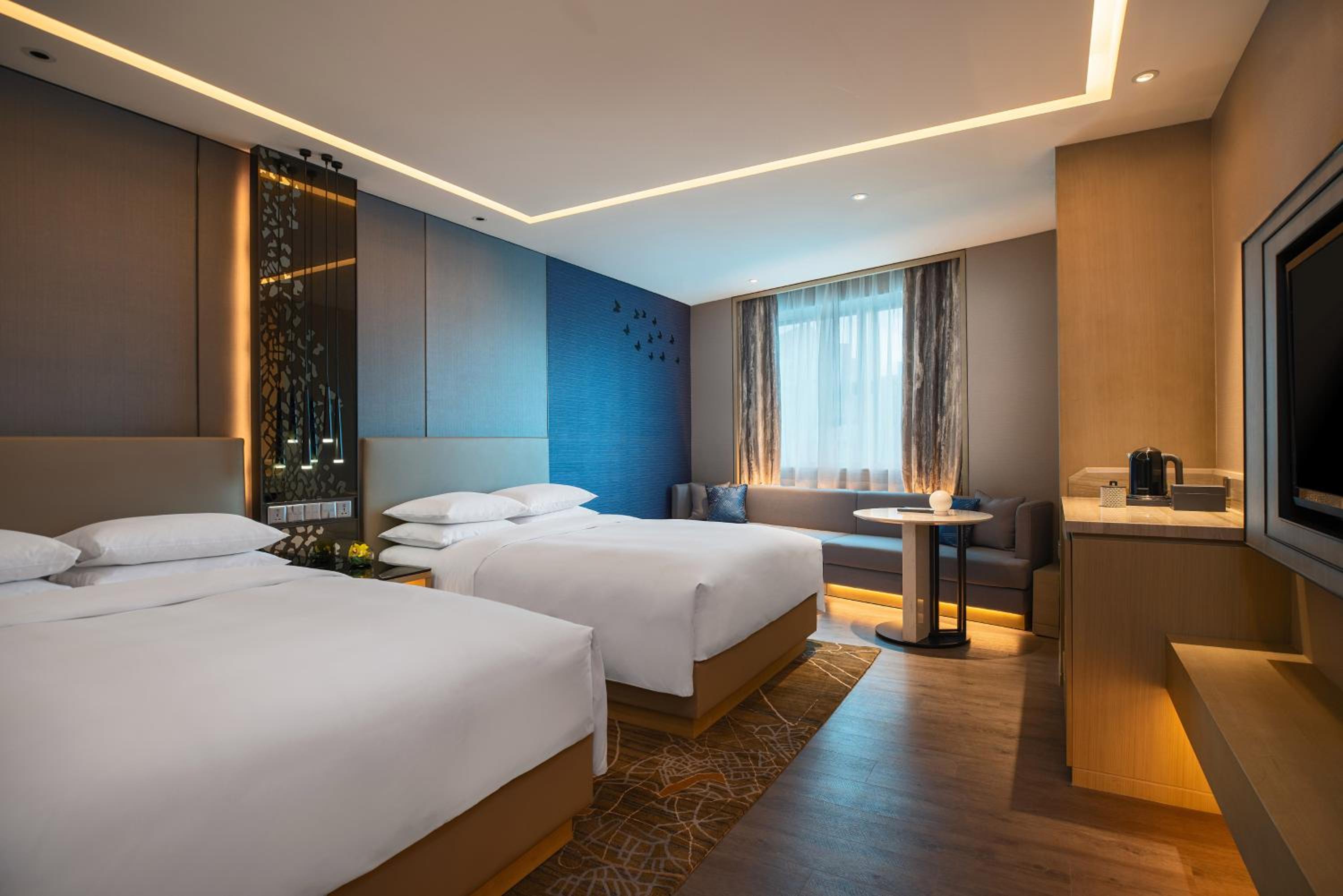 Double Room with Two Double Beds - Executive Lounge Access - Photo 10