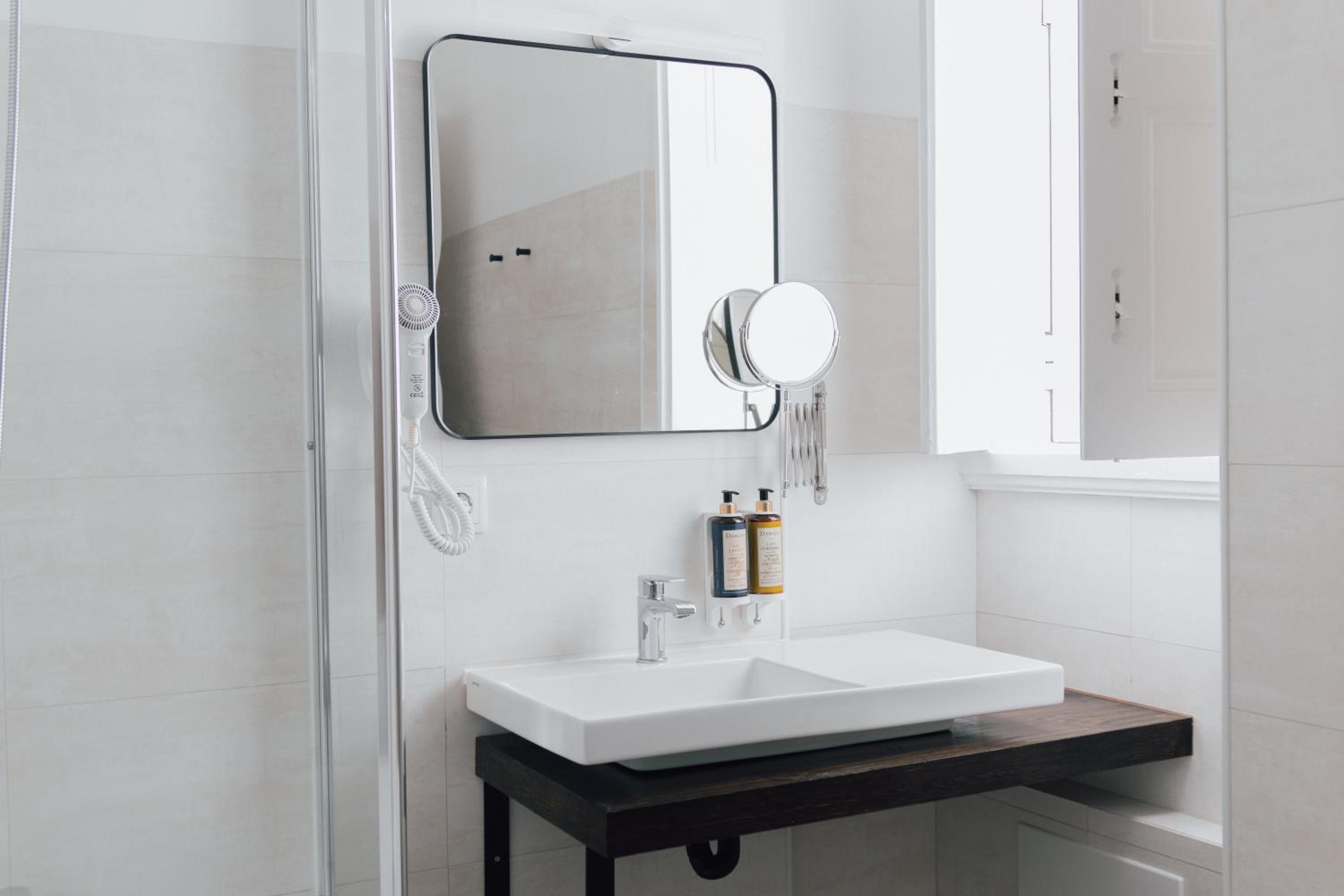 Double or Twin Room with Shared Bathroom photo 2