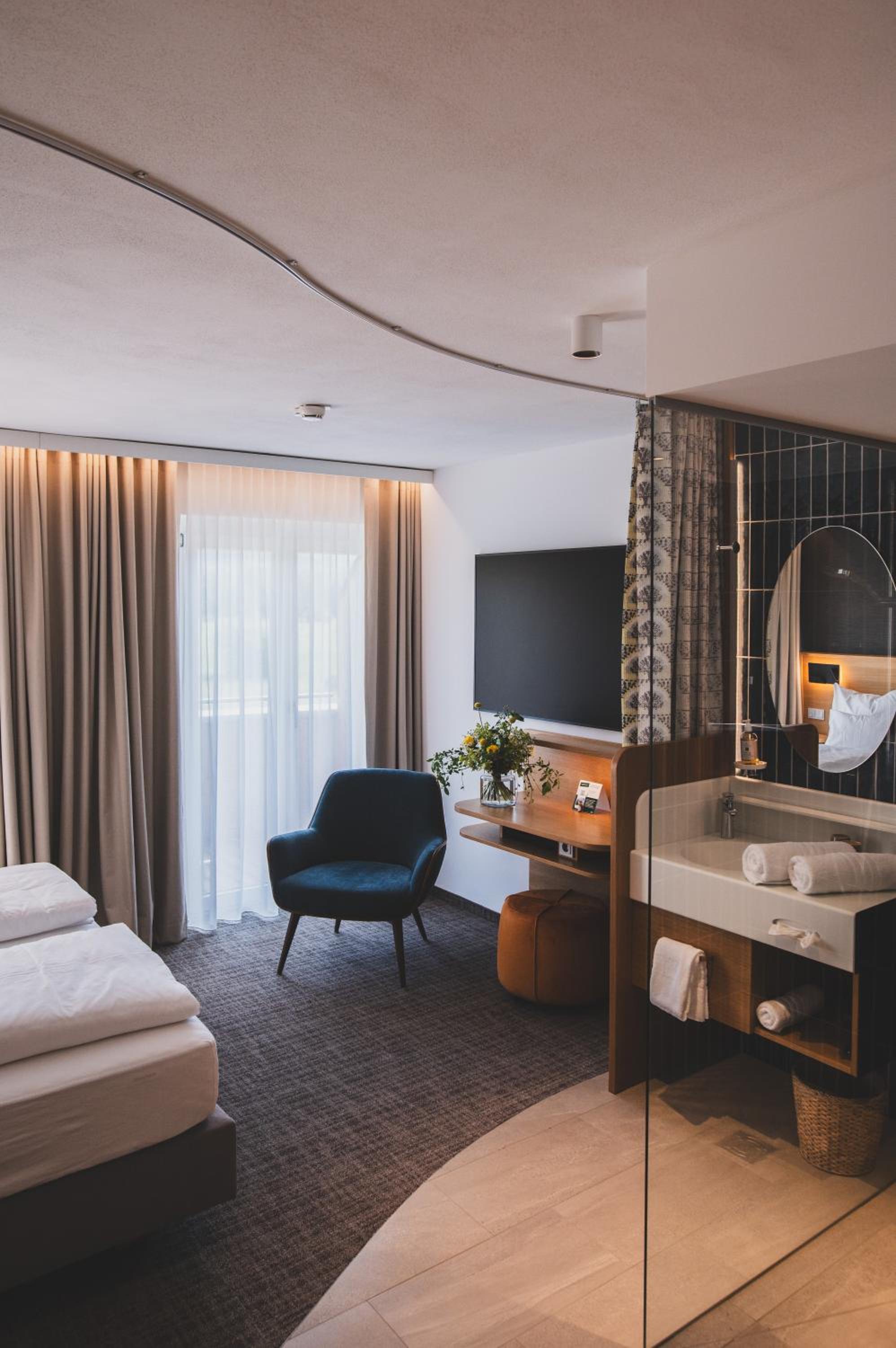 Double Room with Balcony - Photo 8