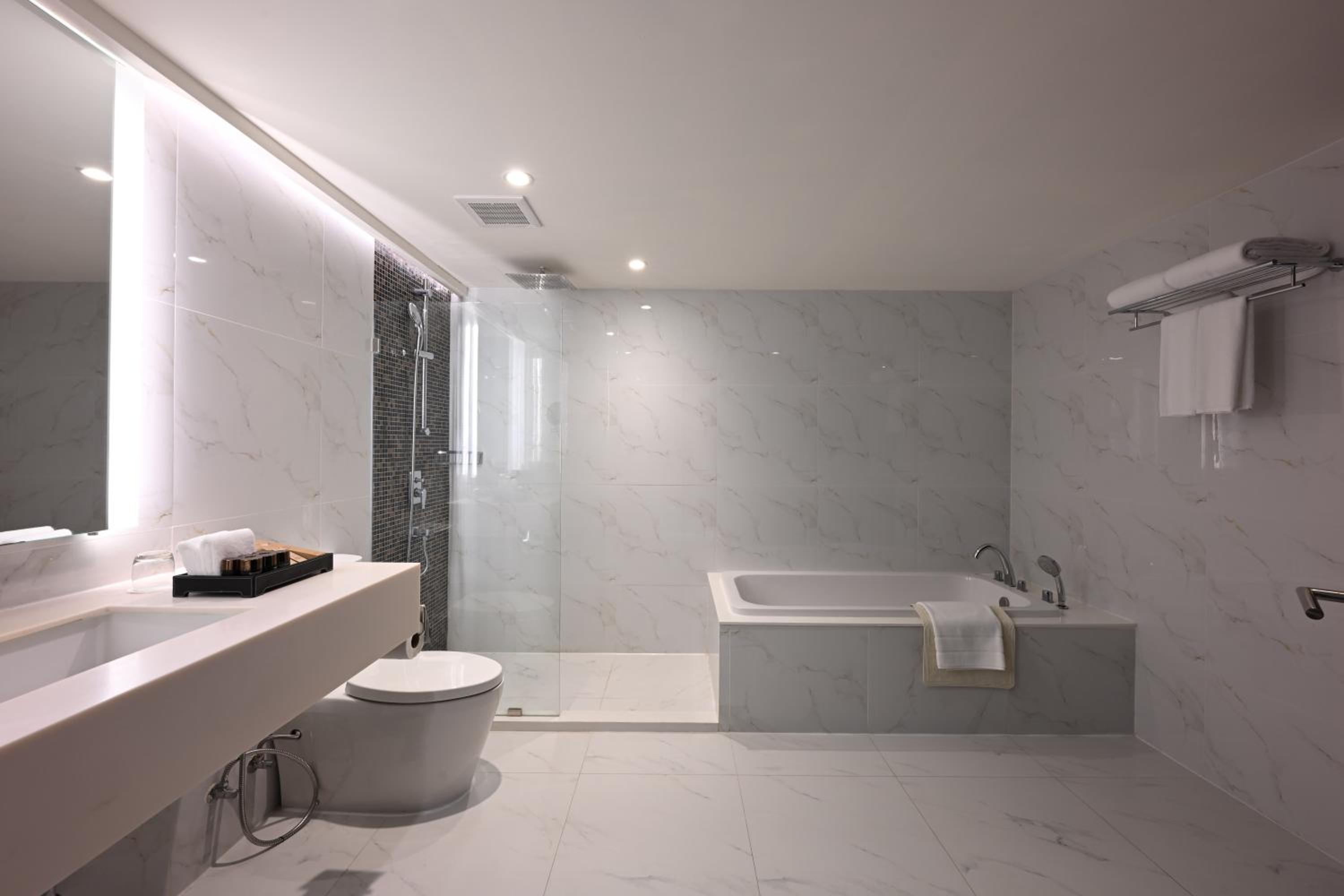 Junior Suite Room thumbnail 6