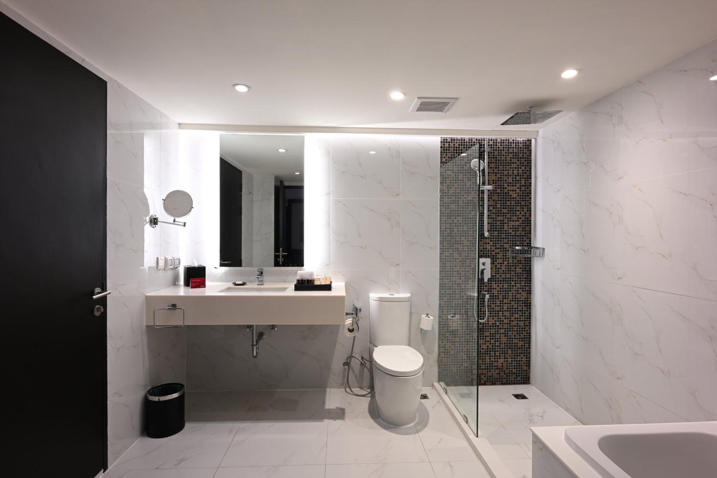Junior Suite Room thumbnail 5