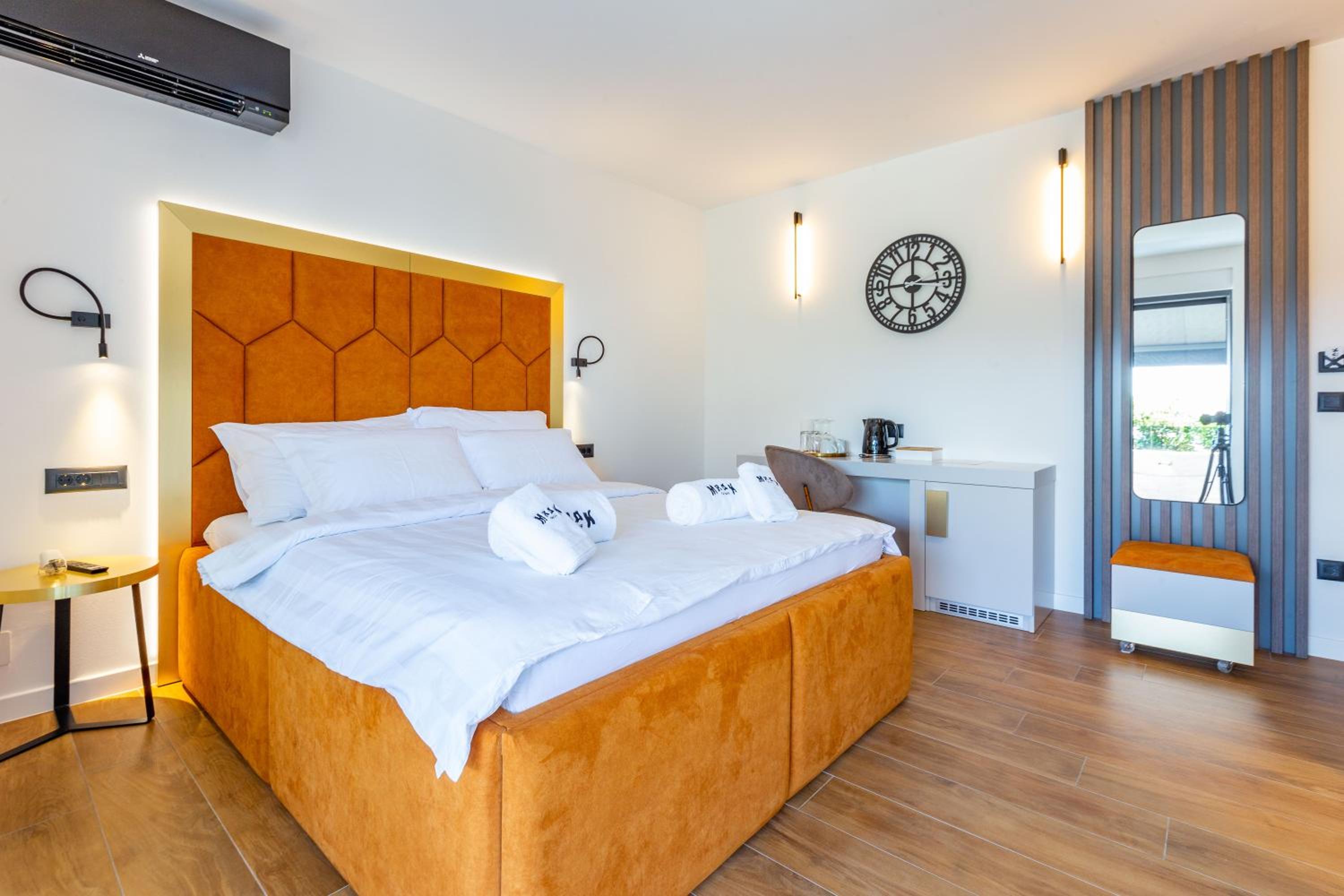 Business Double Room with Terace and Gym Access - Photo 8