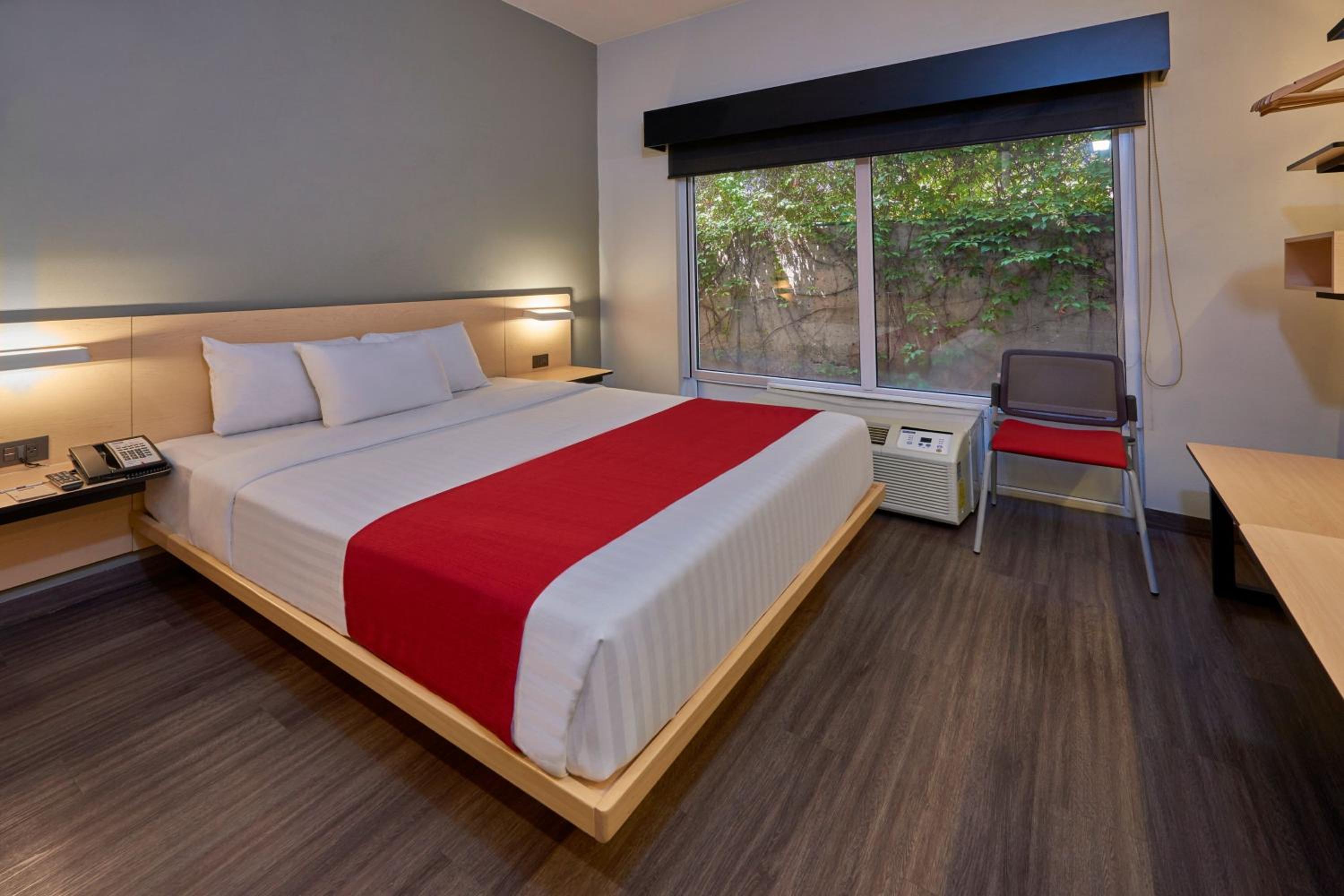 Superior Queen Room with Sofa Bed - Photo 3