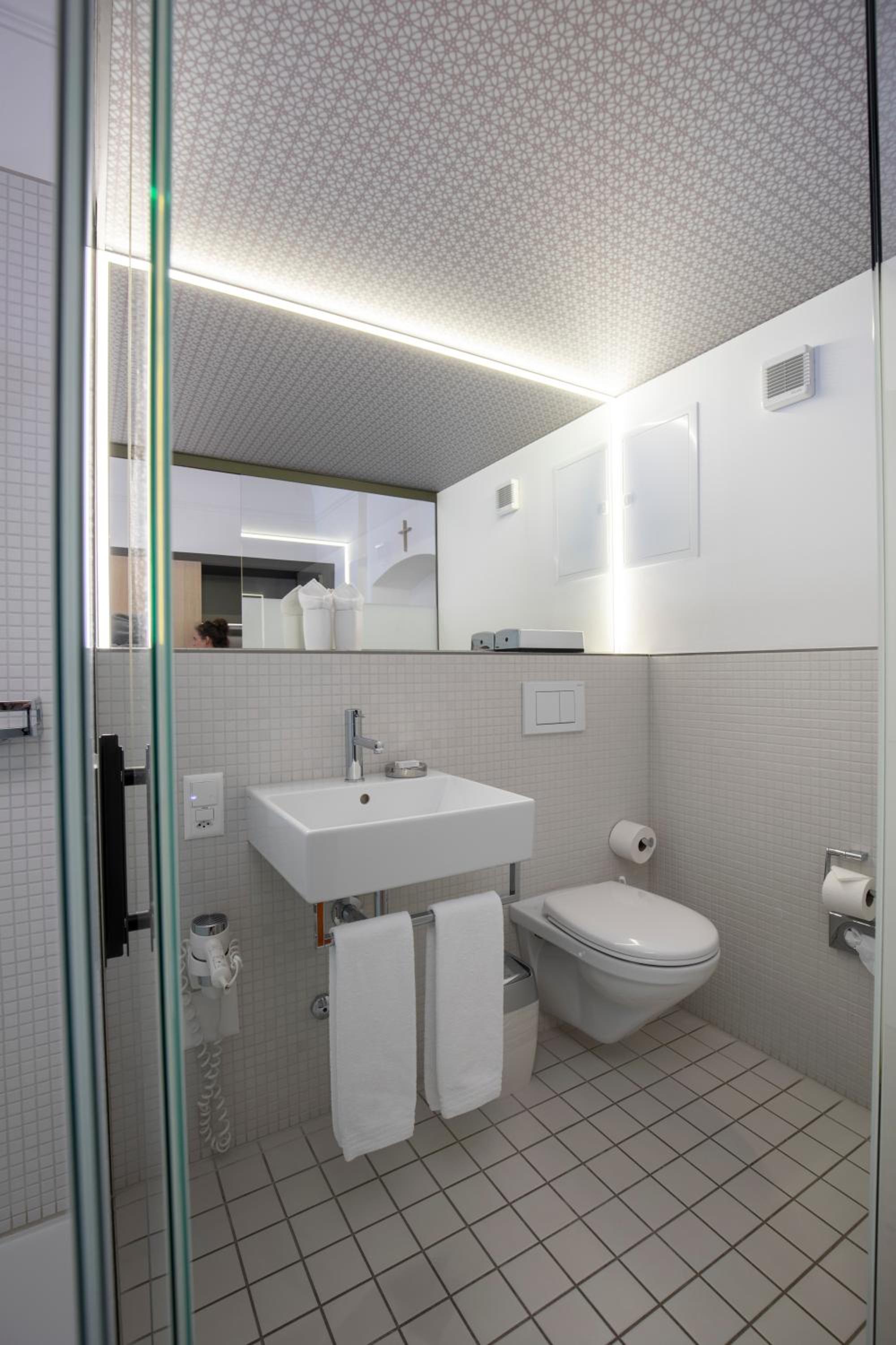 Double Room - Photo 6