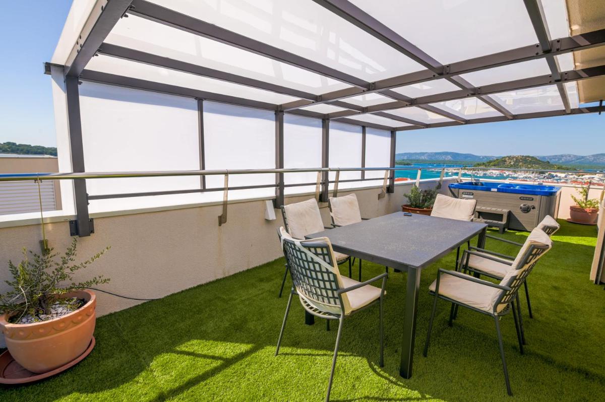 Apartment with Terrace photo 2