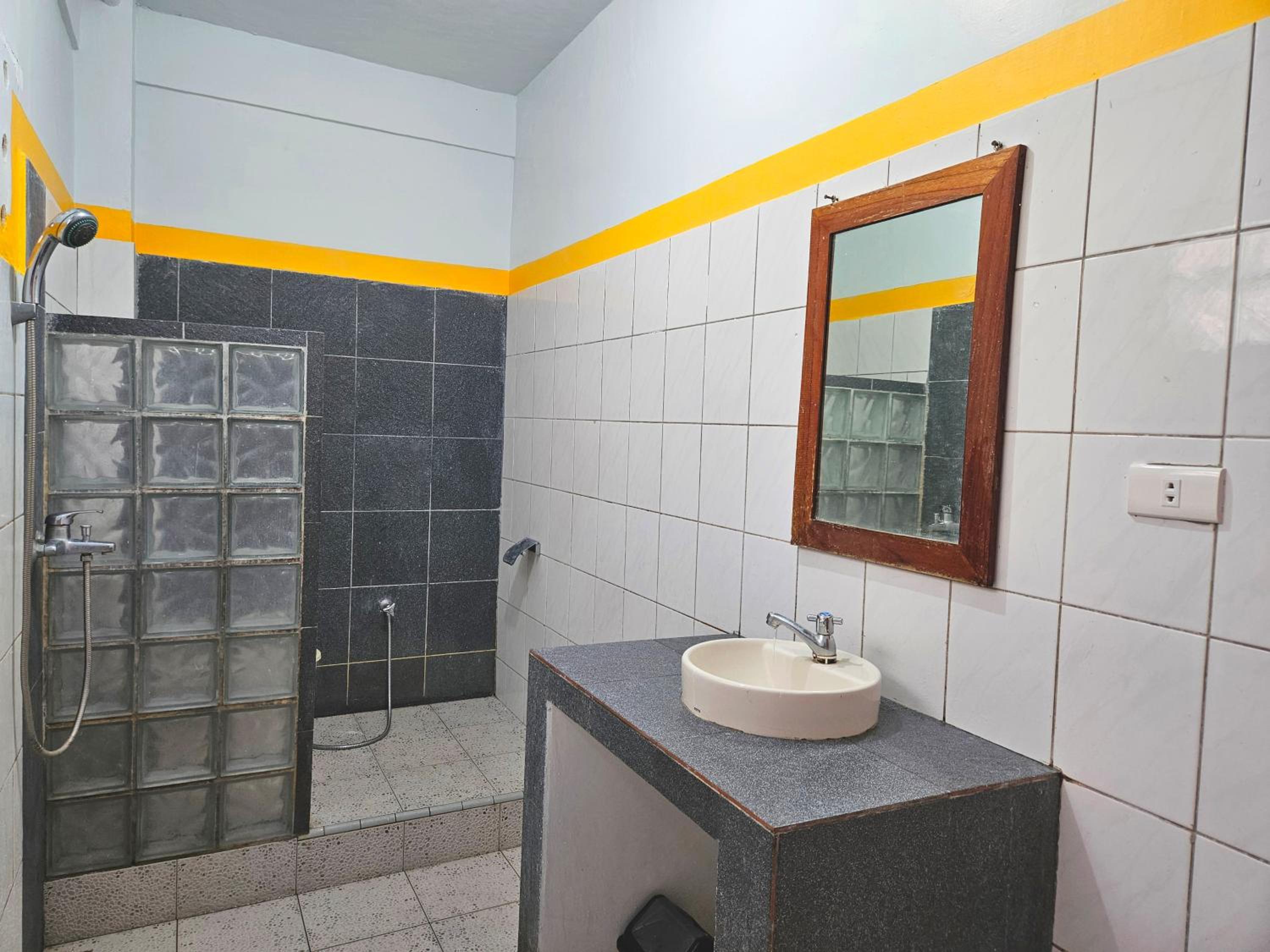 Deluxe Double or Twin Room - Photo 5