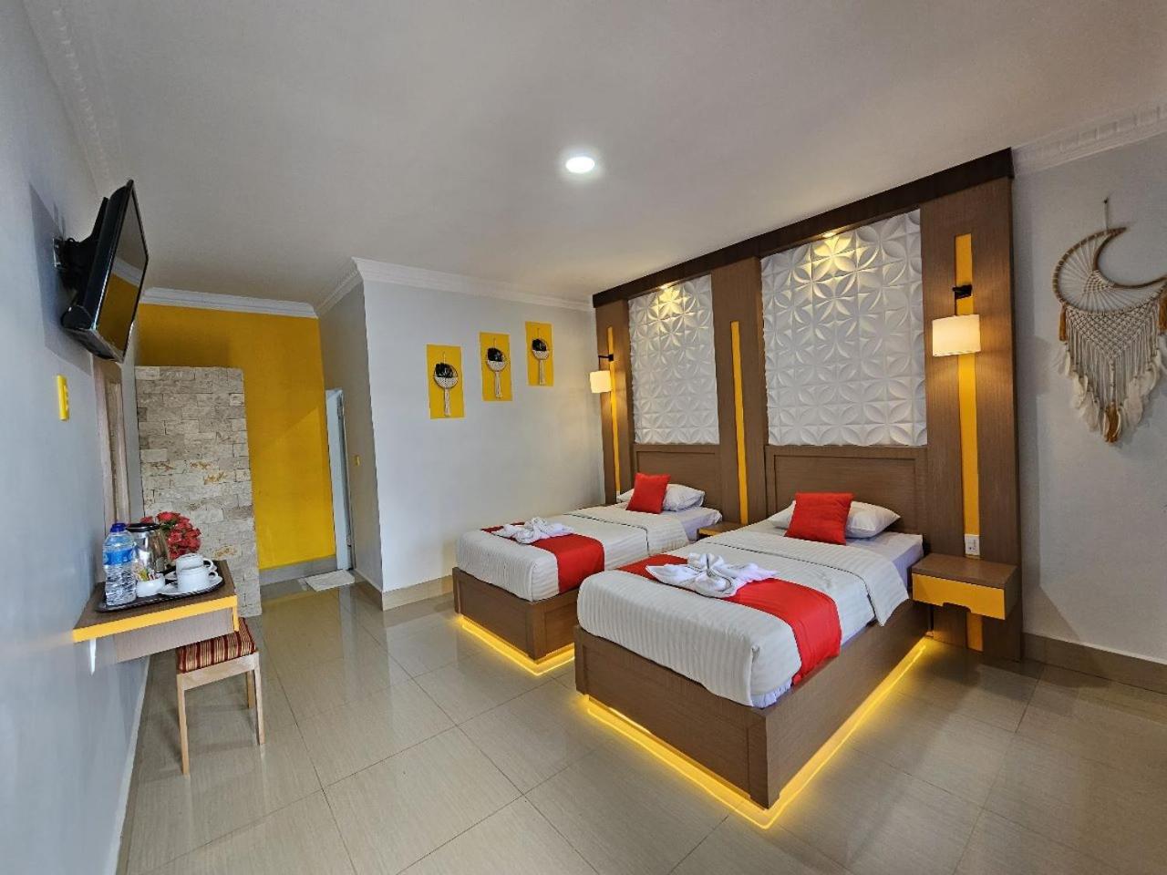 Deluxe Double or Twin Room - Photo 9
