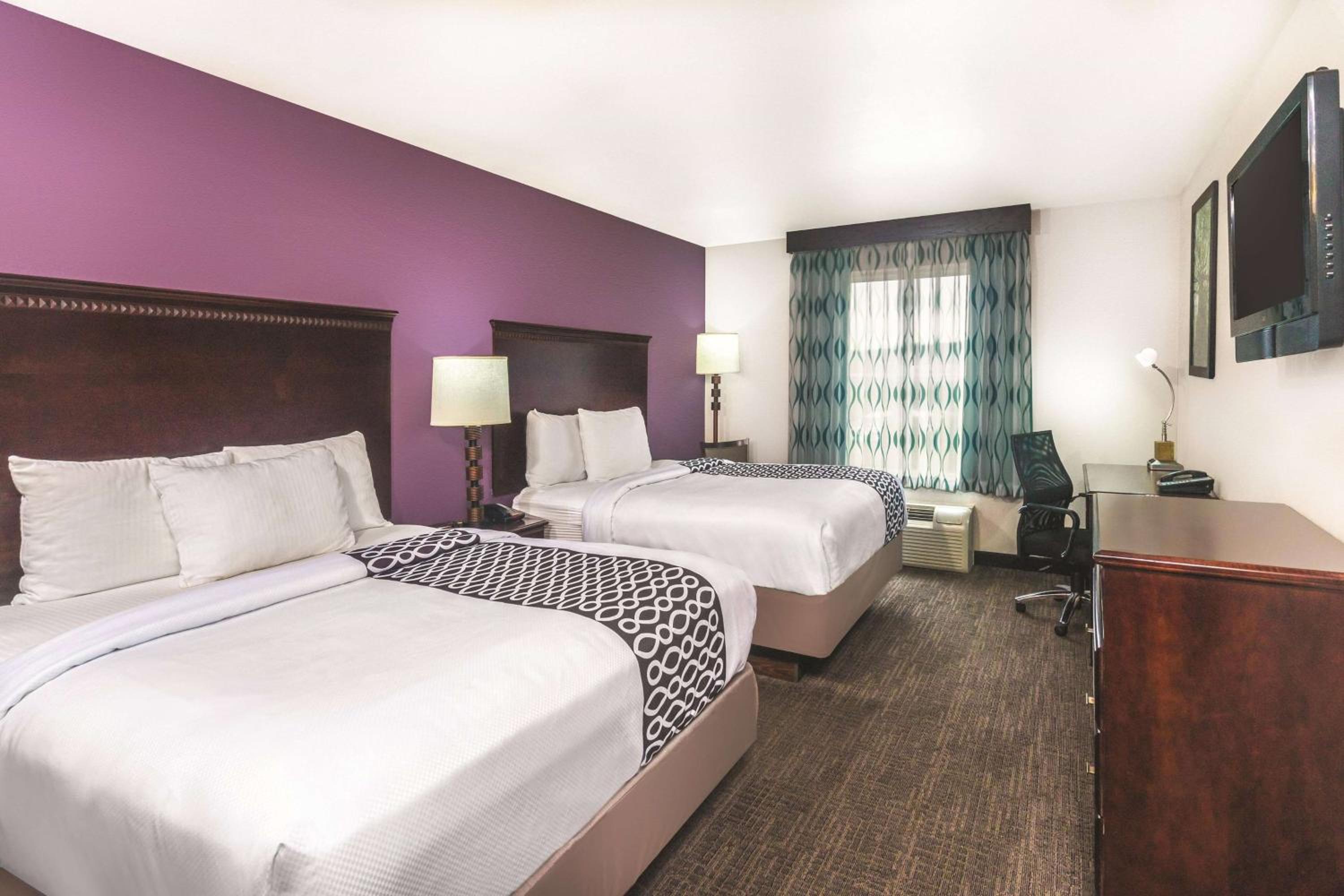 Deluxe Queen Room with Two Queen Beds photo 1