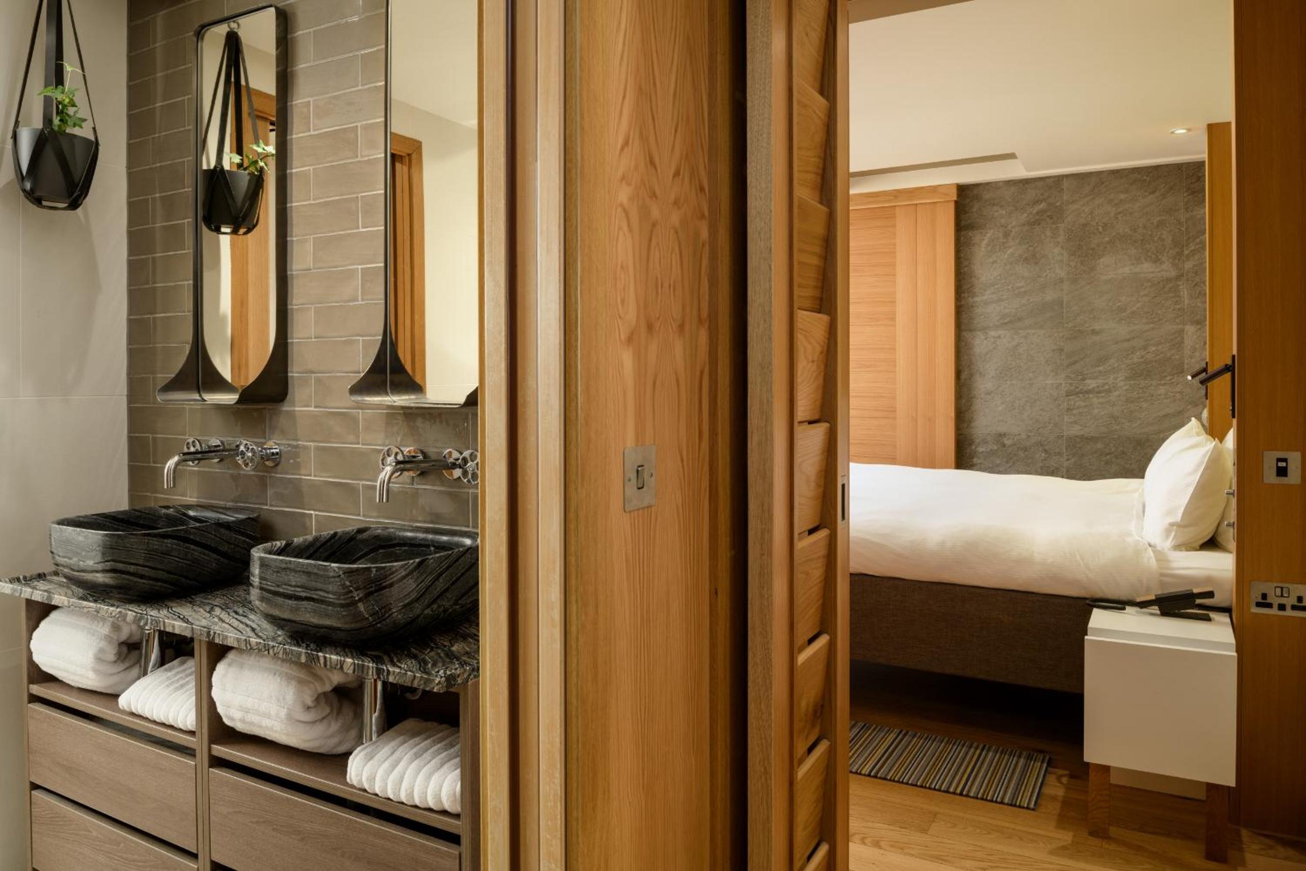 Double Room - ROOMY-BATH