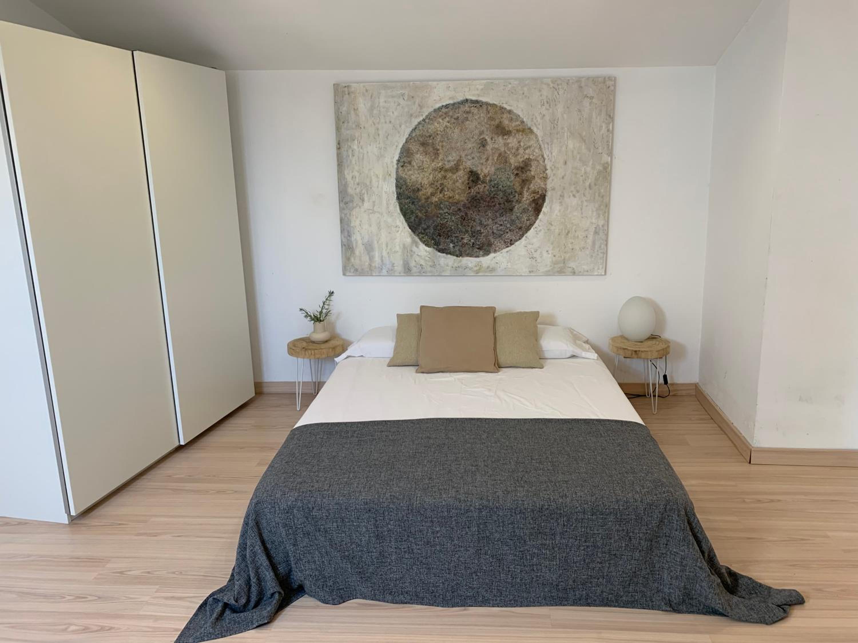 One-Bedroom Apartment photo 3