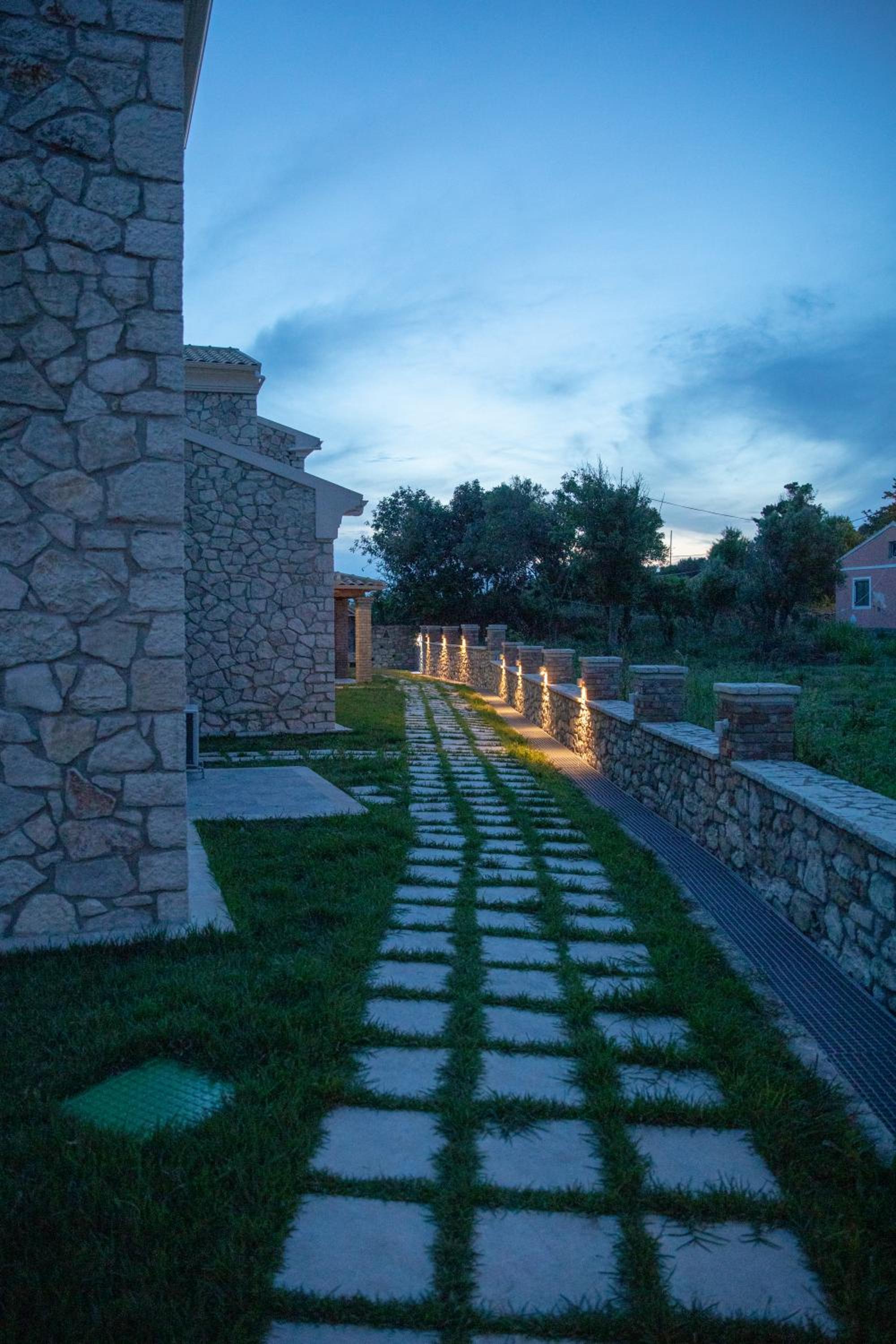 Erikousa Palace, Billede 48