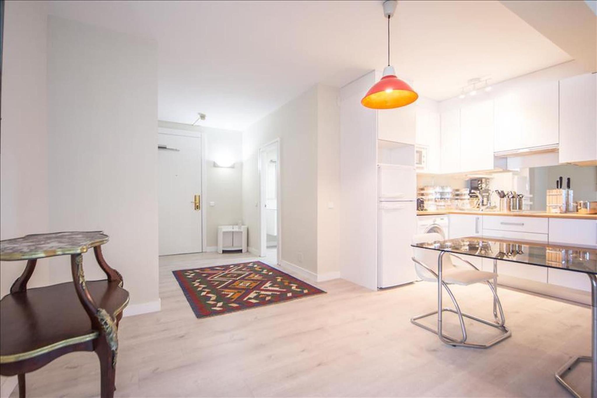 One-Bedroom Apartment photo 2