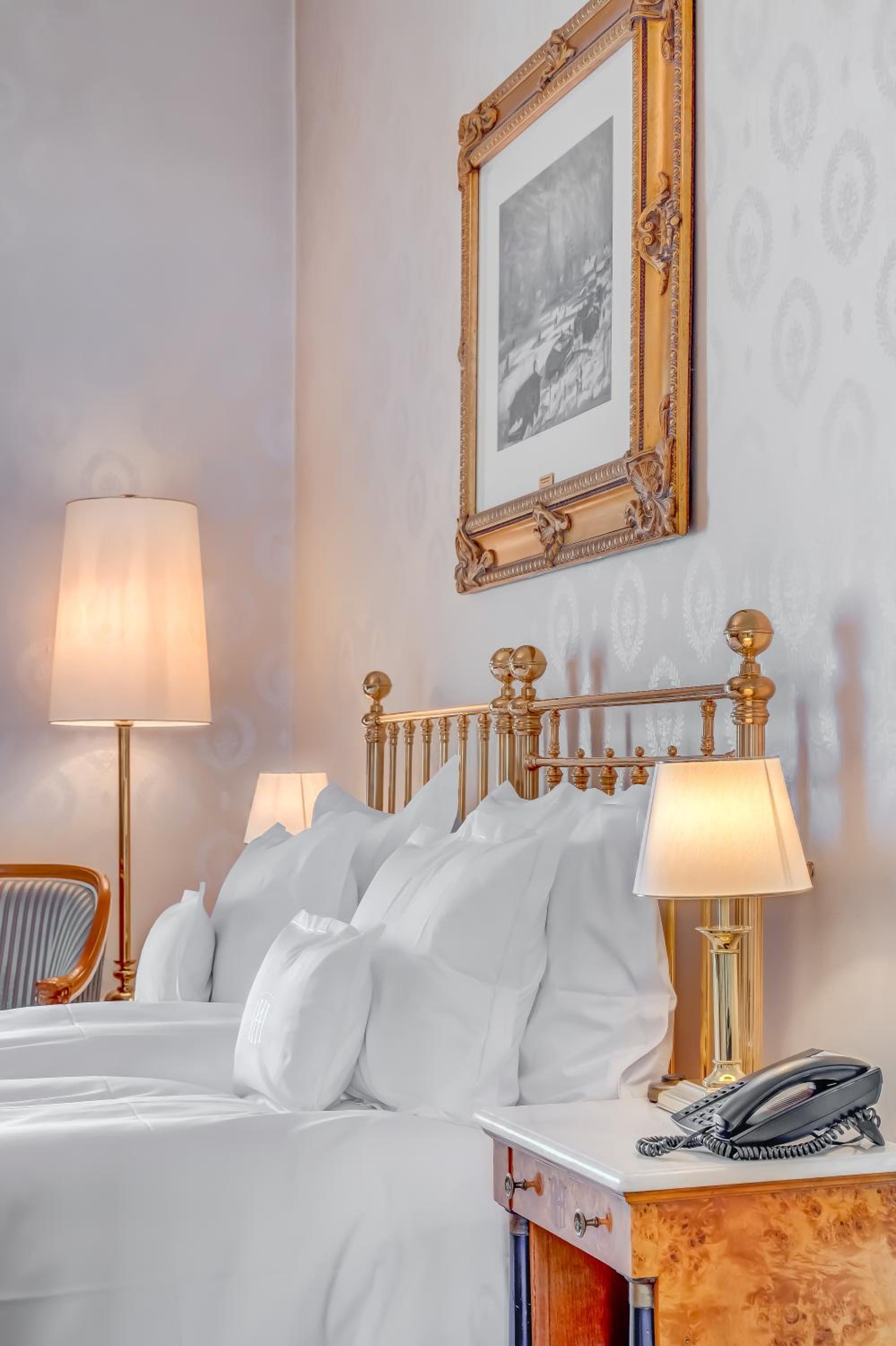 Junior Suite With Lake View - Photo 7