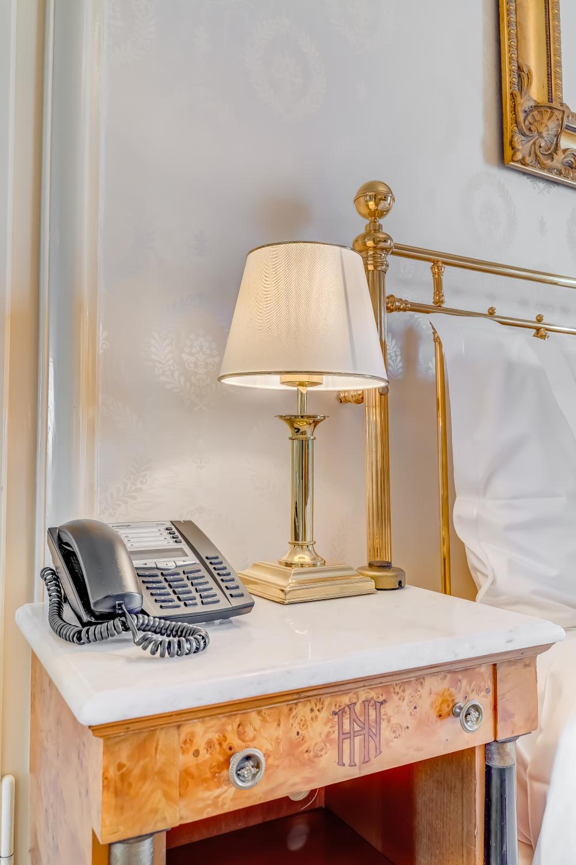 Junior Suite With Lake View - Photo 9