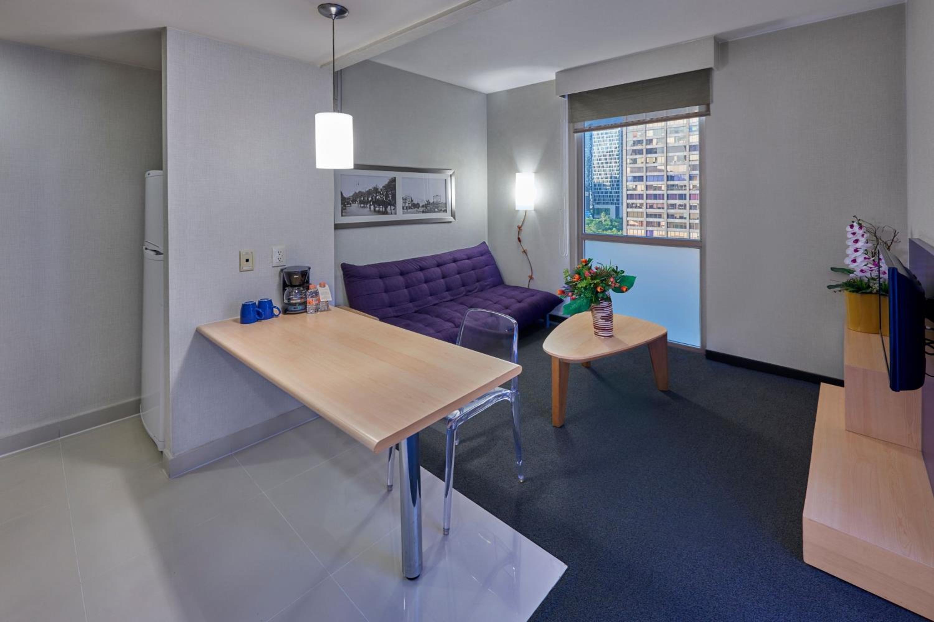 Junior Queen Suite with Sofa Bed - Photo 7