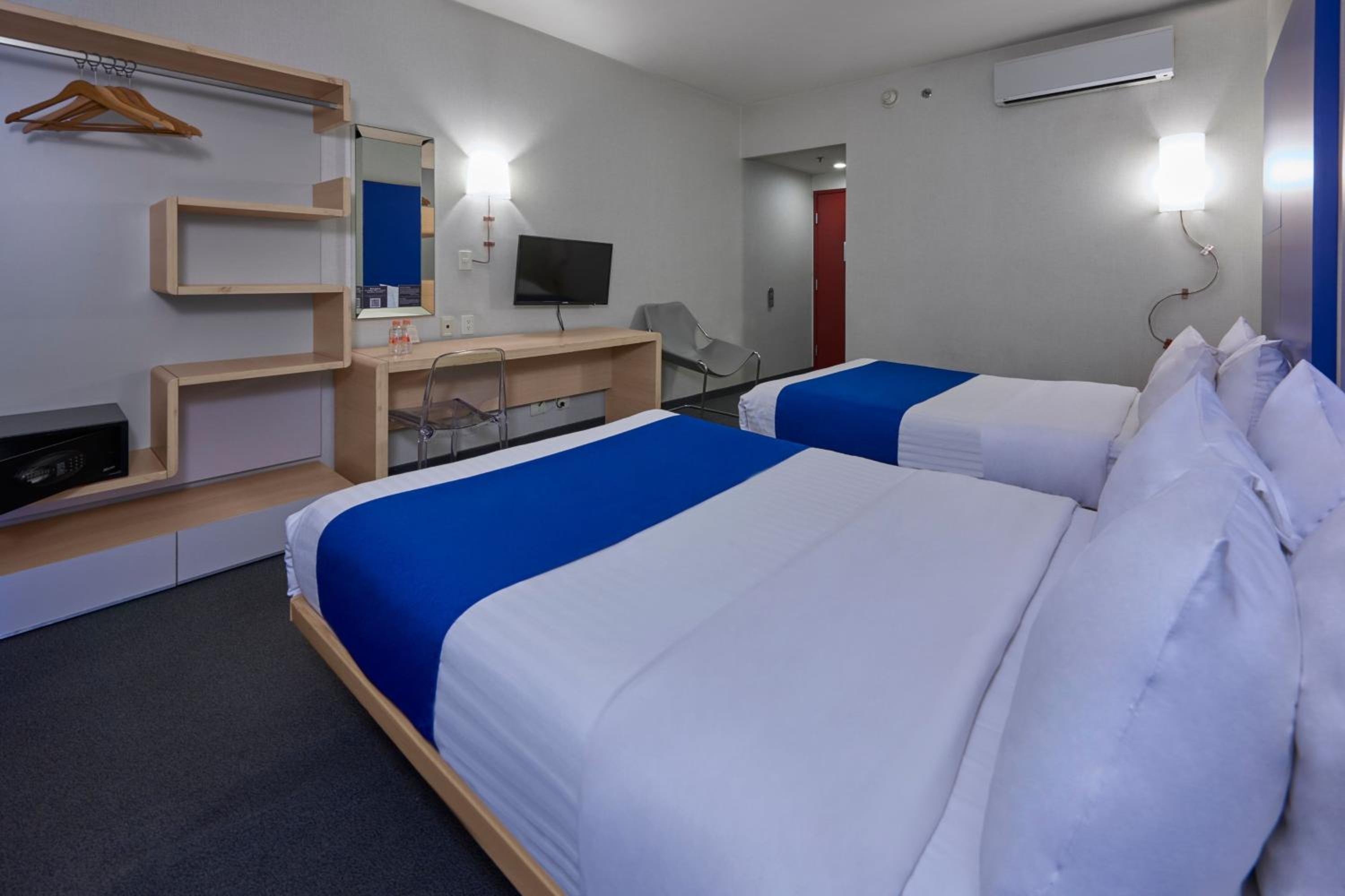 Double Room with Two Double Beds - Photo 3