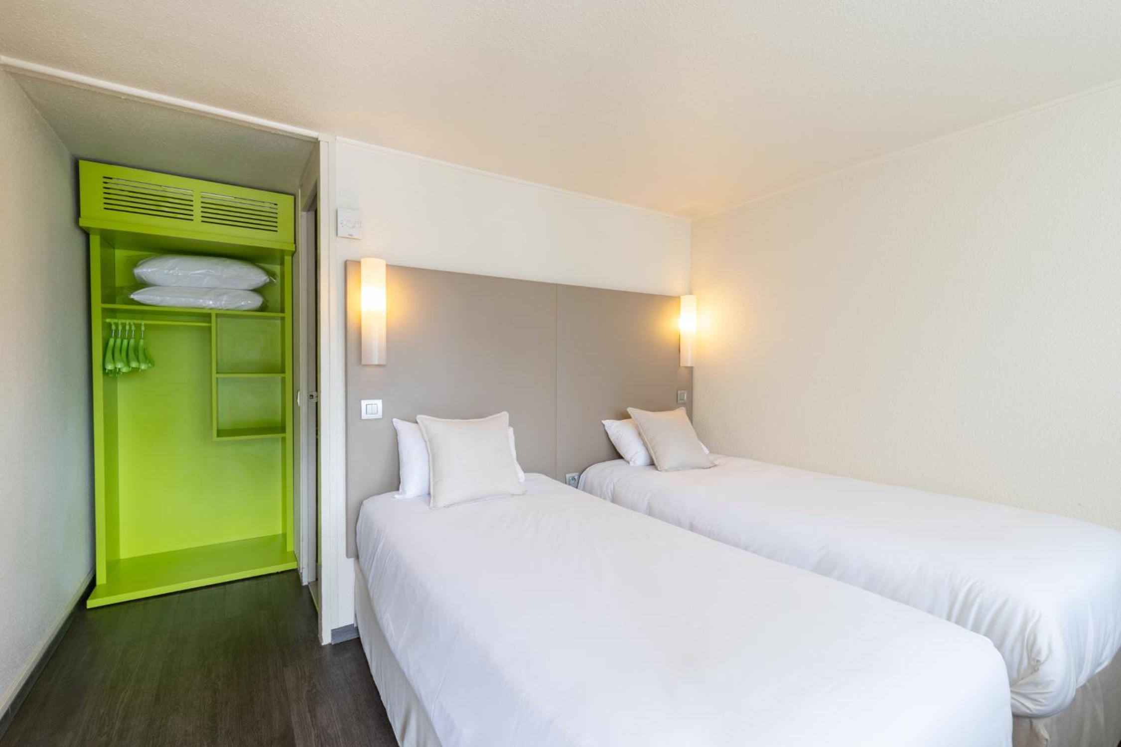 Twin Room - Photo 7