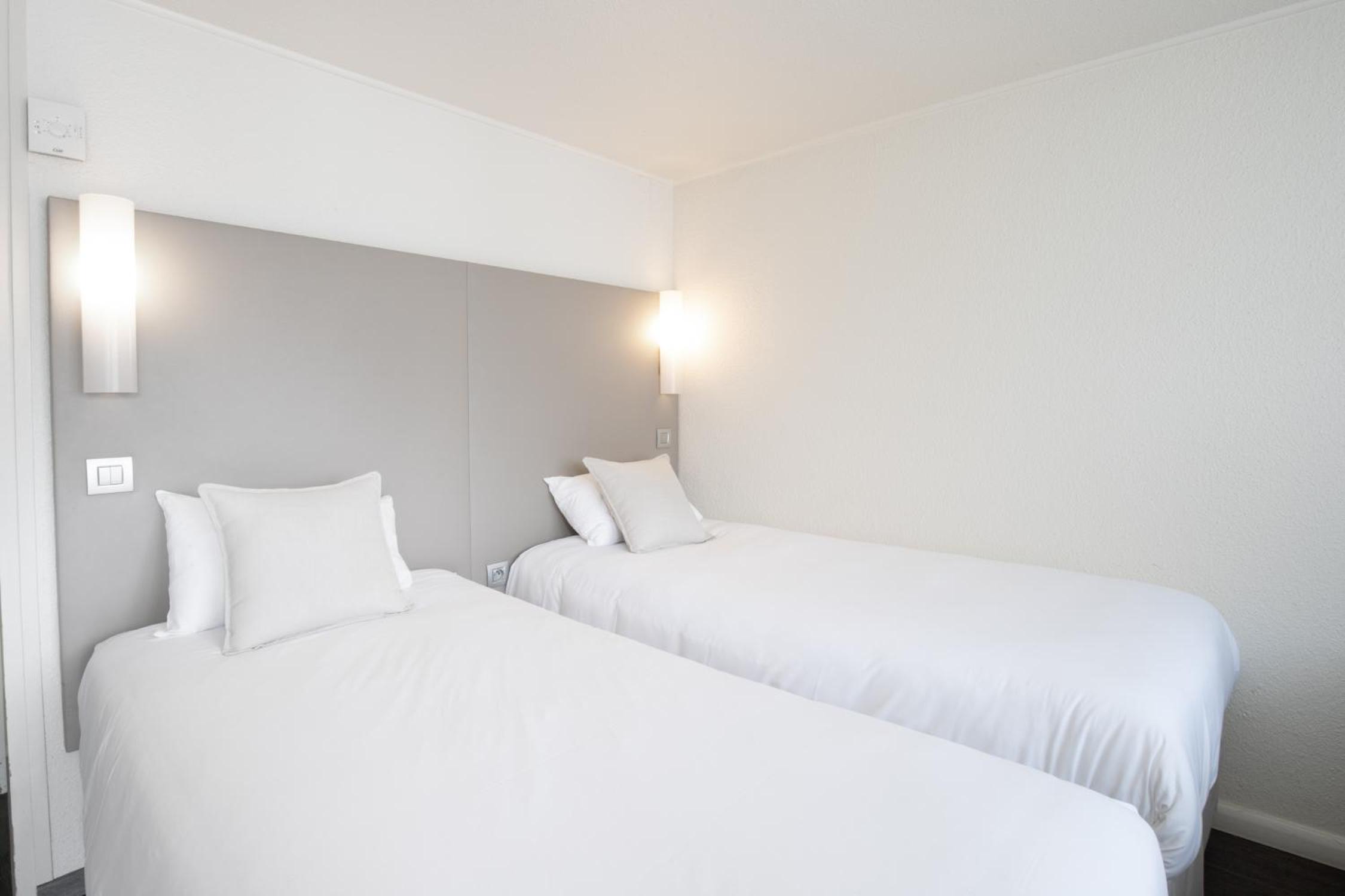 Twin Room - Photo 3