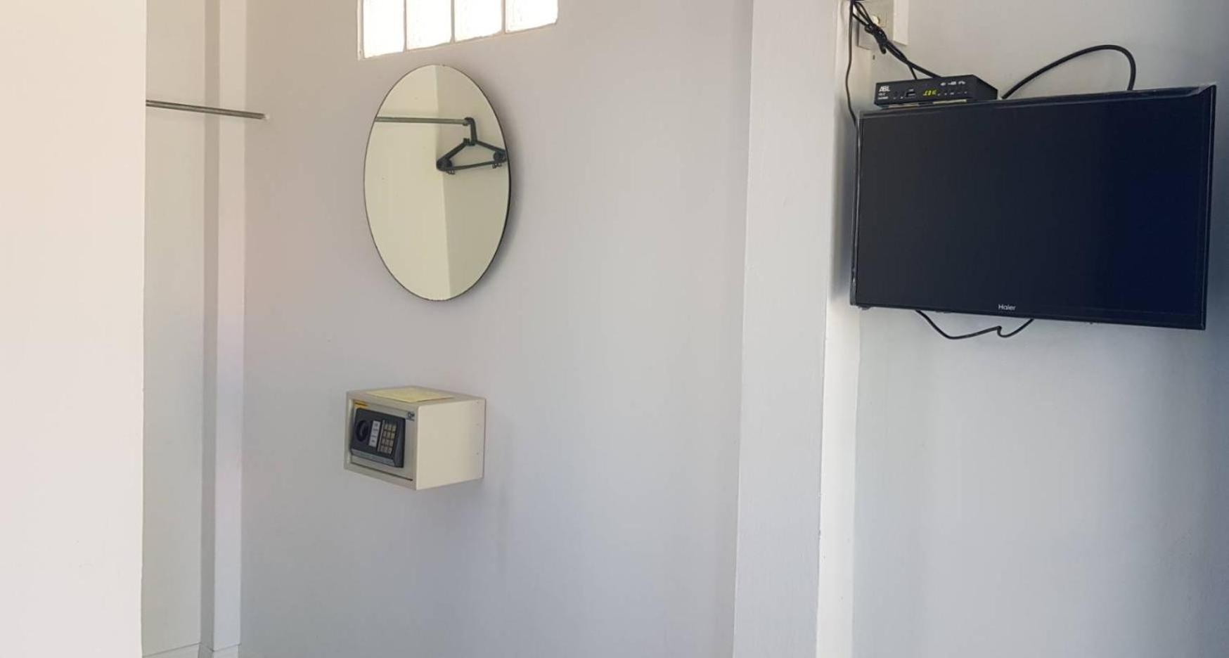 Standard Double Room - Photo 9