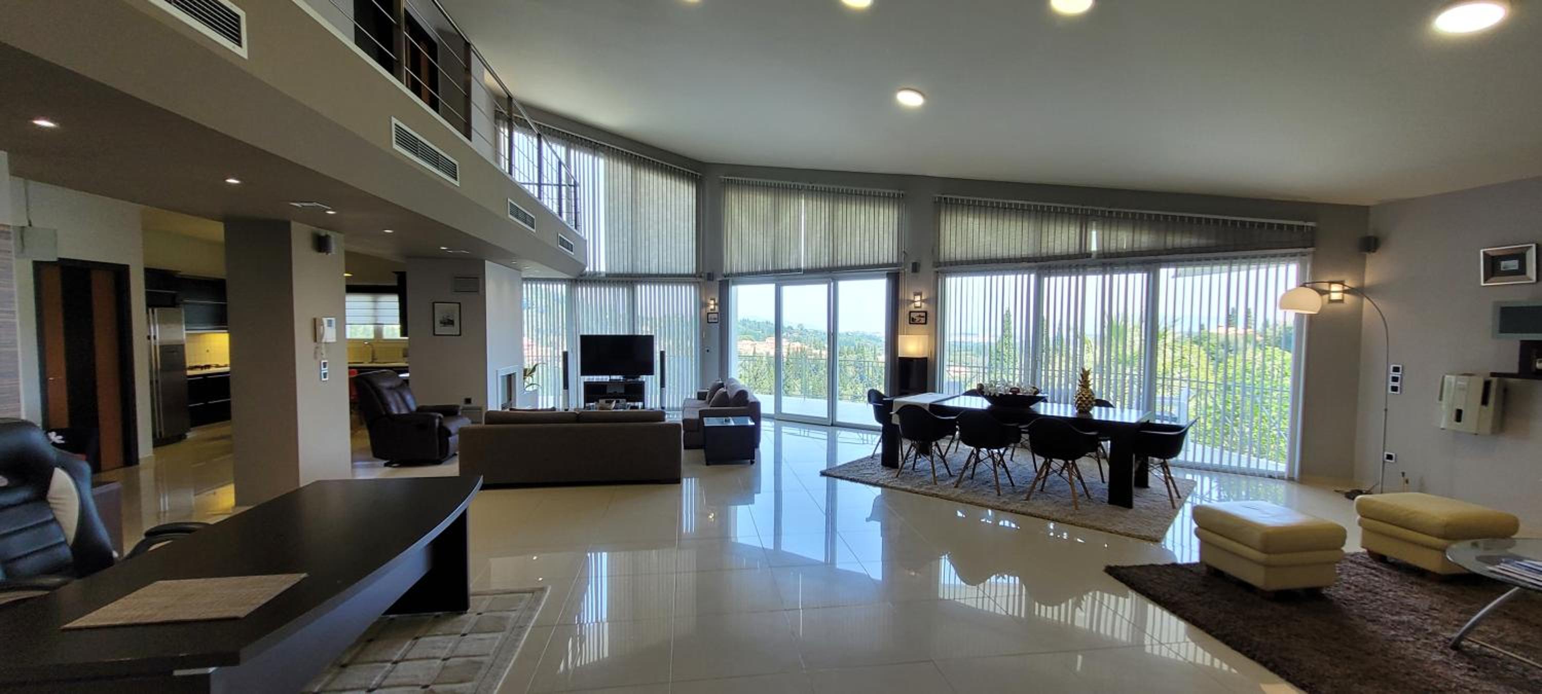 Four-Bedroom Deluxe Apartment