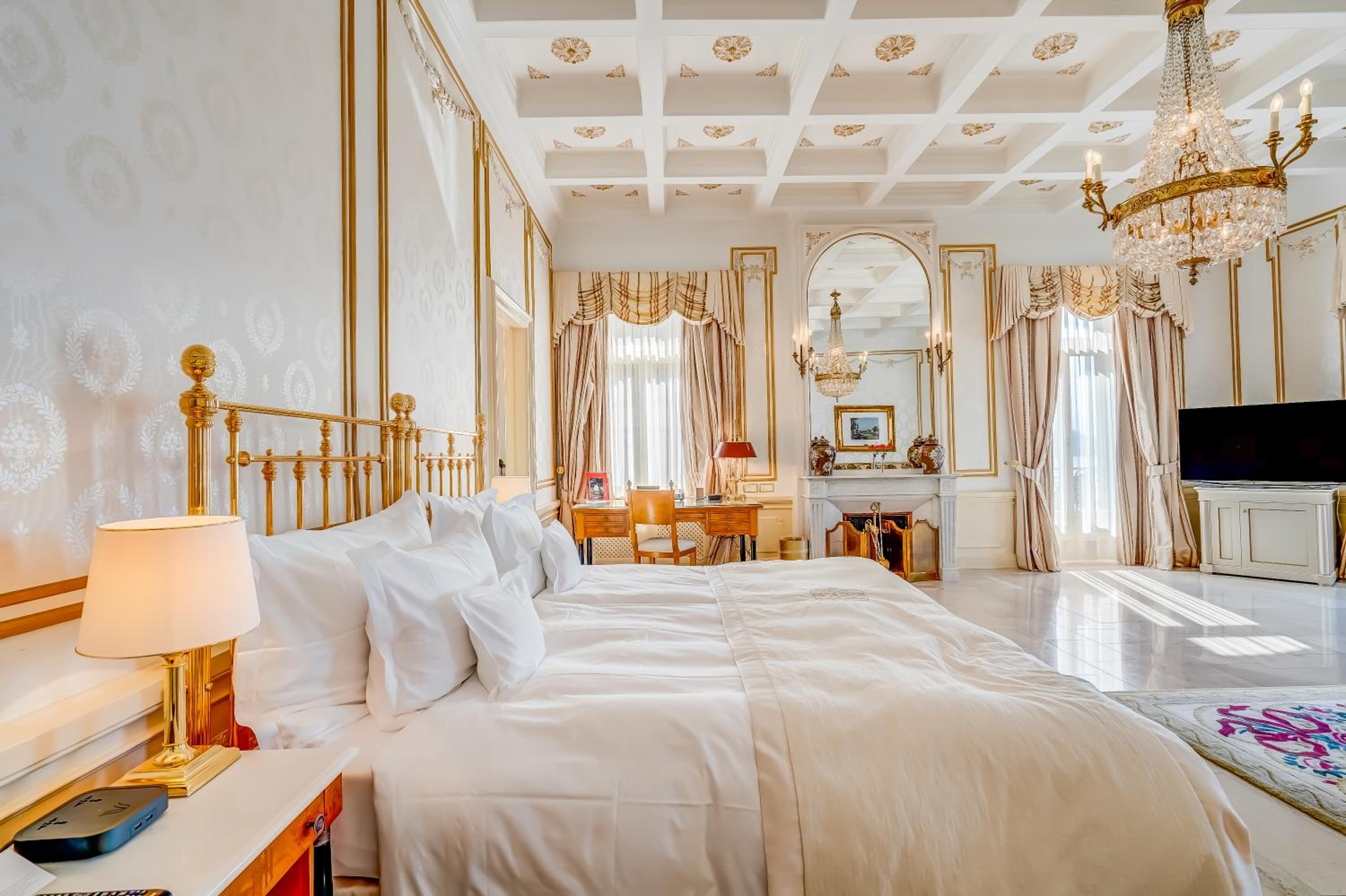 Ritz Suite Lake View - Photo 3