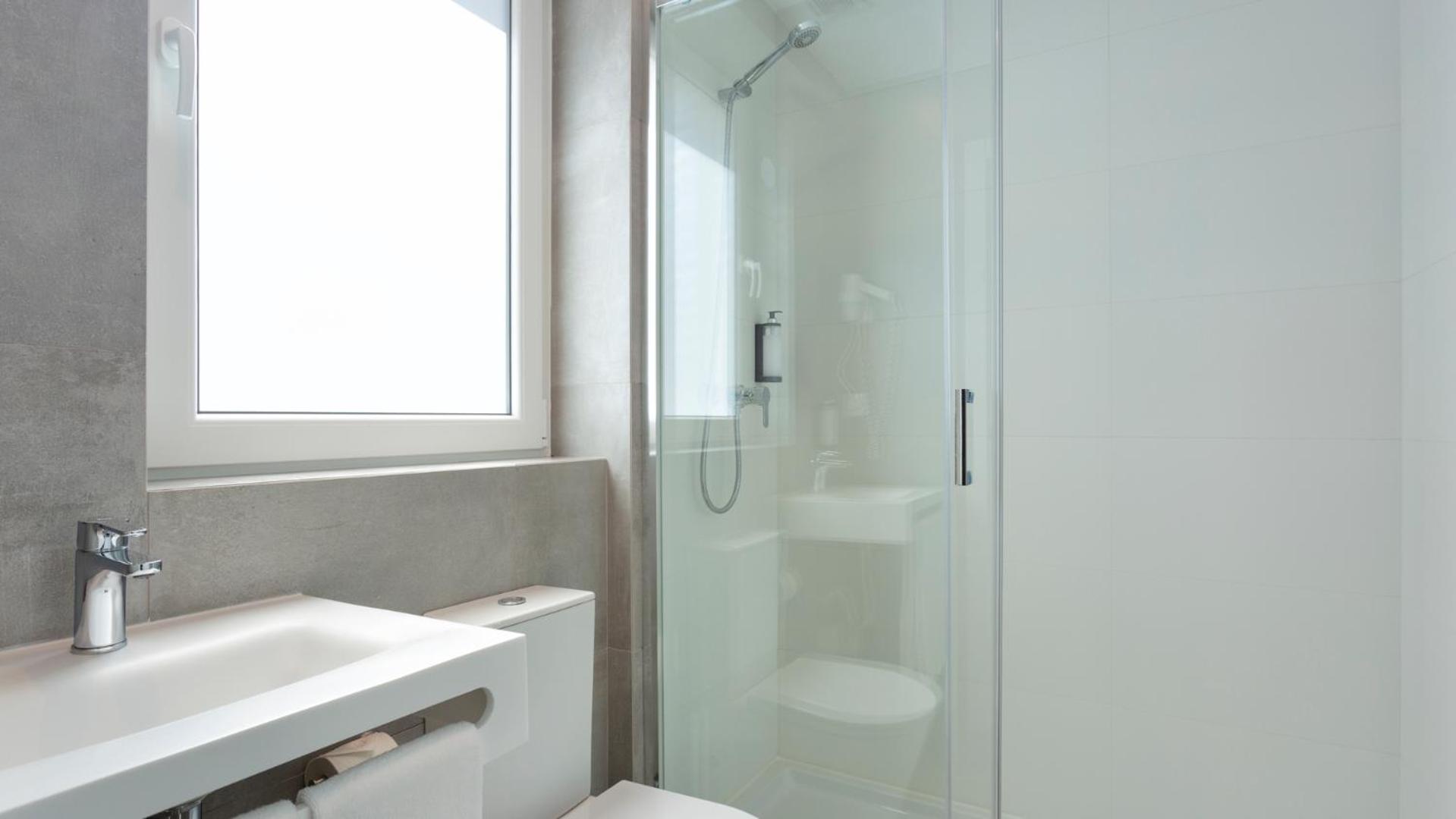 Double Room - Photo 10