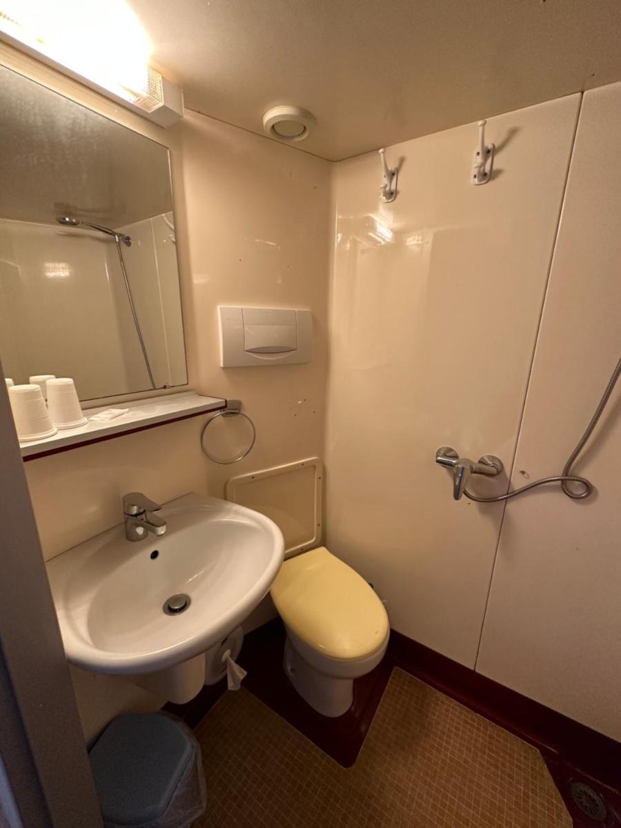 Family Room with Shower photo 3