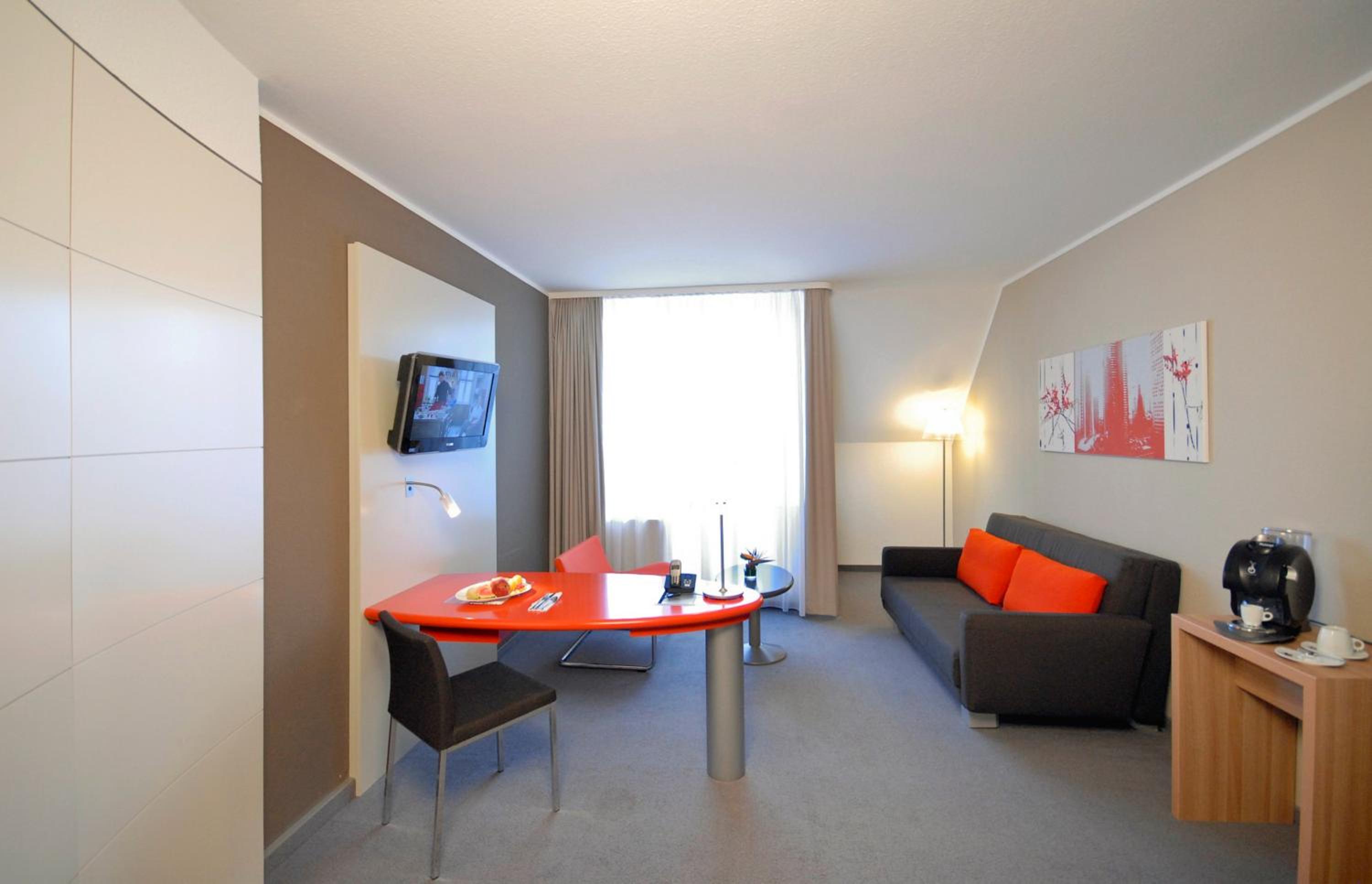 Privilege Queen Suite with Sofa Bed and Balcony - Photo 3