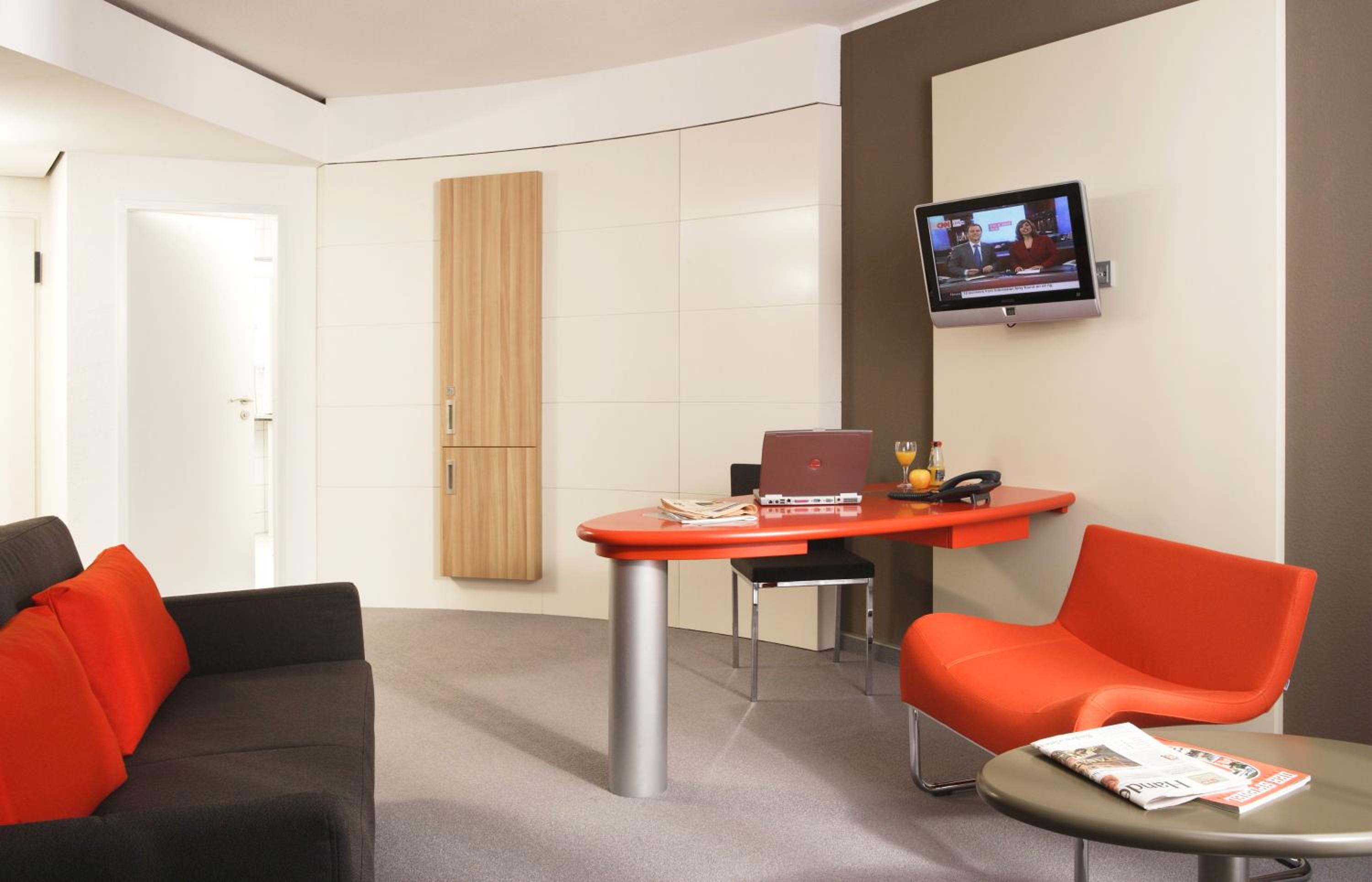 Privilege Queen Suite with Sofa Bed and Balcony - Photo 2
