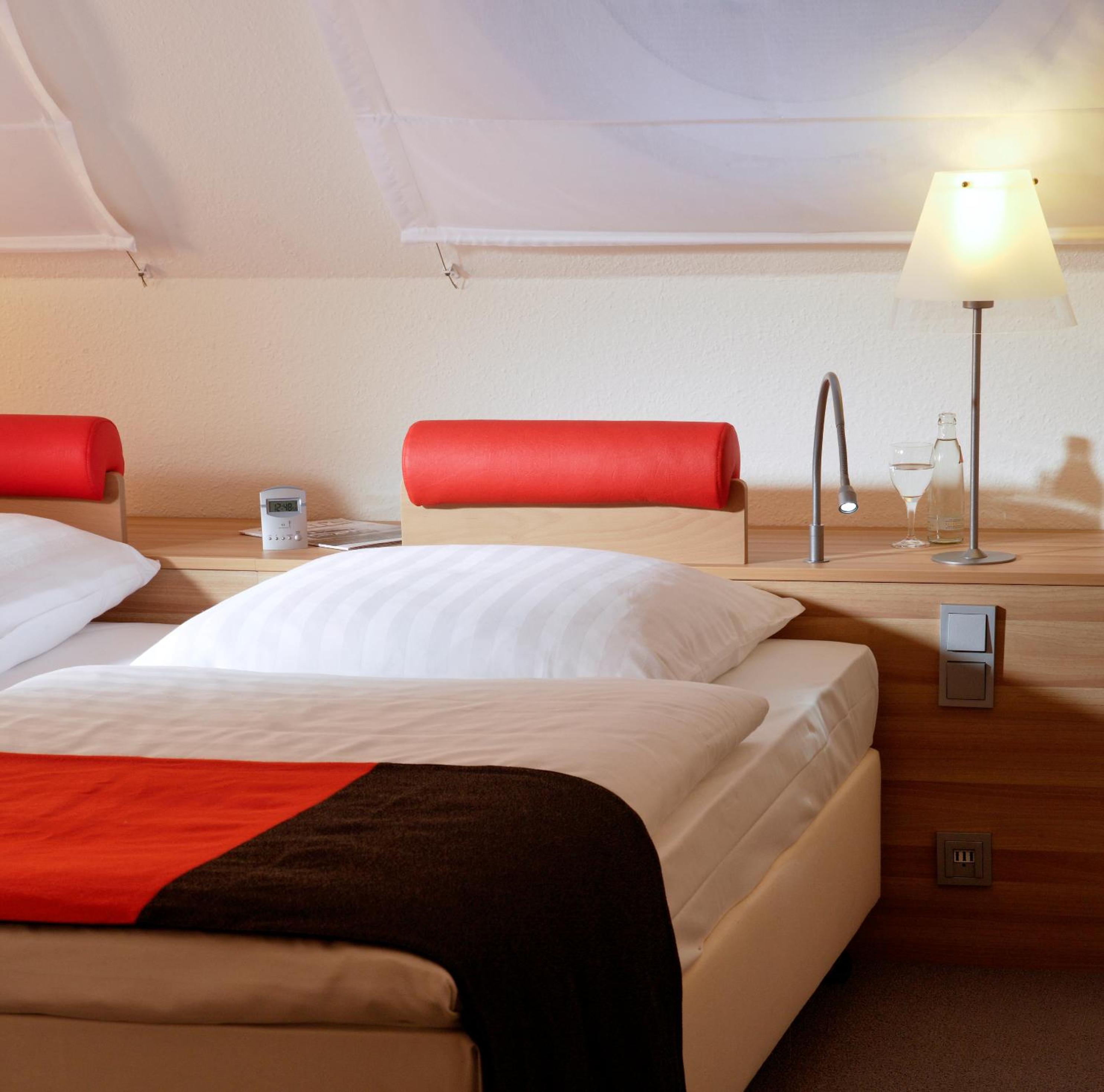Privilege Queen Suite with Sofa Bed and Balcony - Photo 5