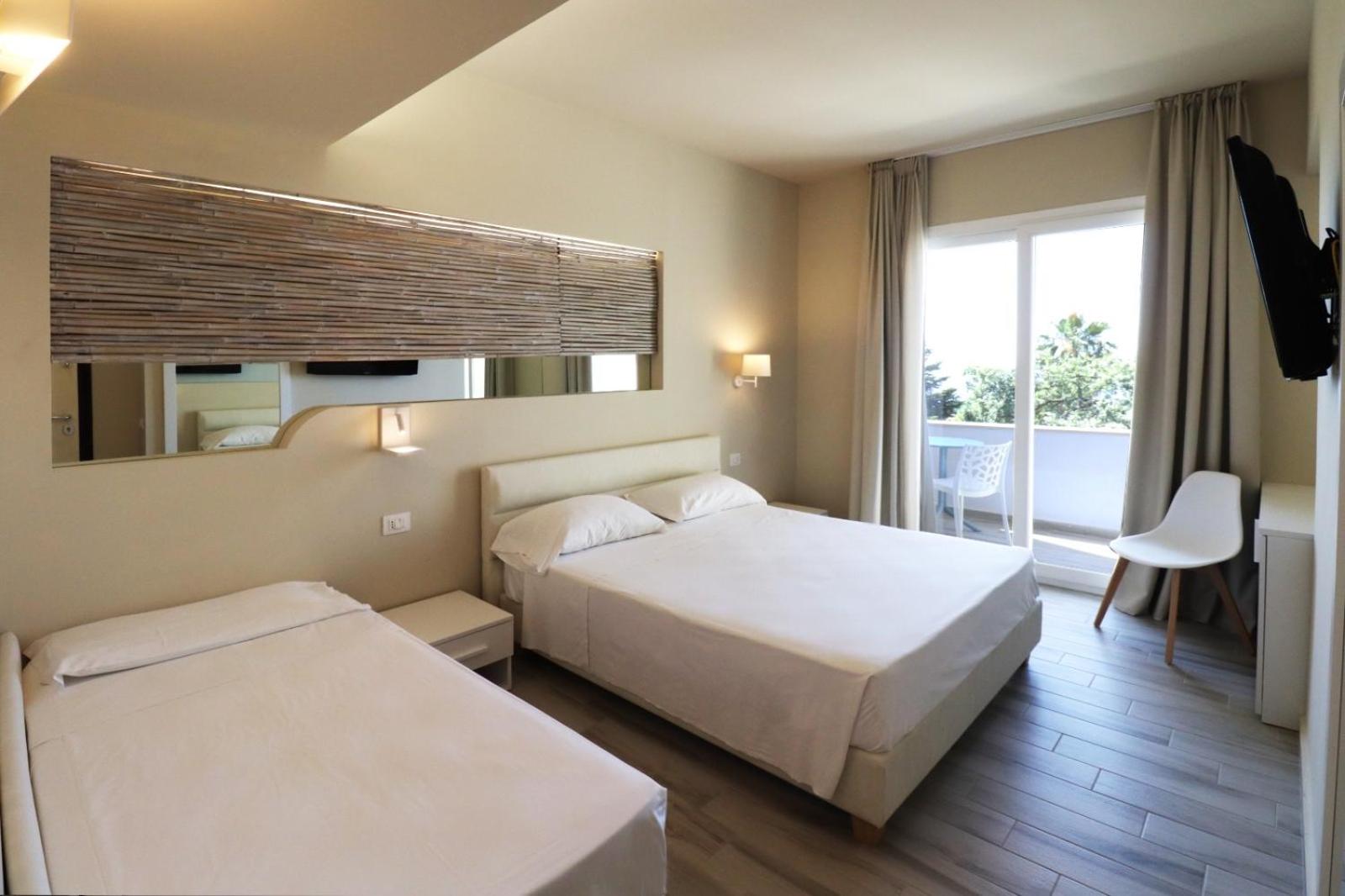 Deluxe Triple Room with Sea View
