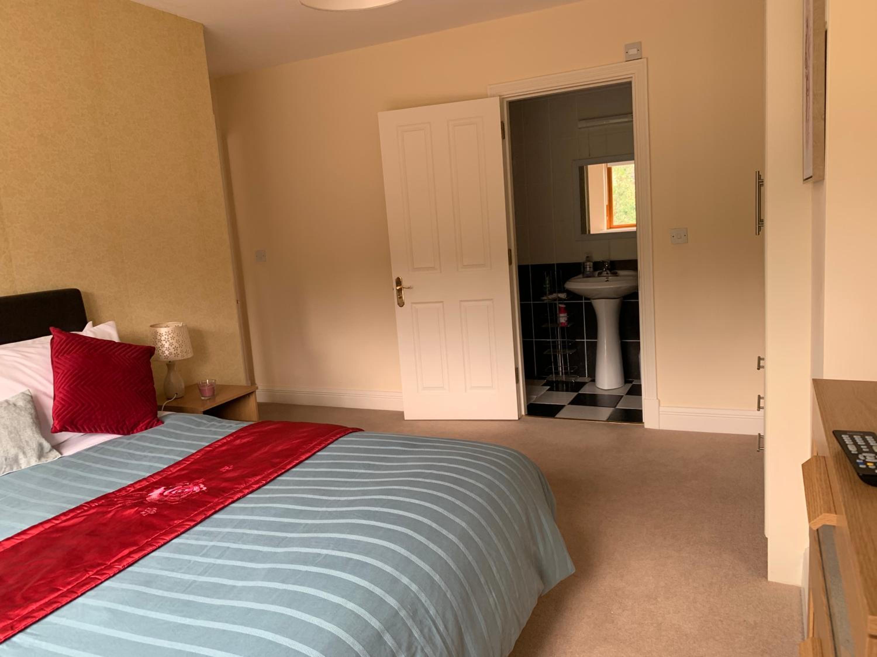 Three-Bedroom House photo 2