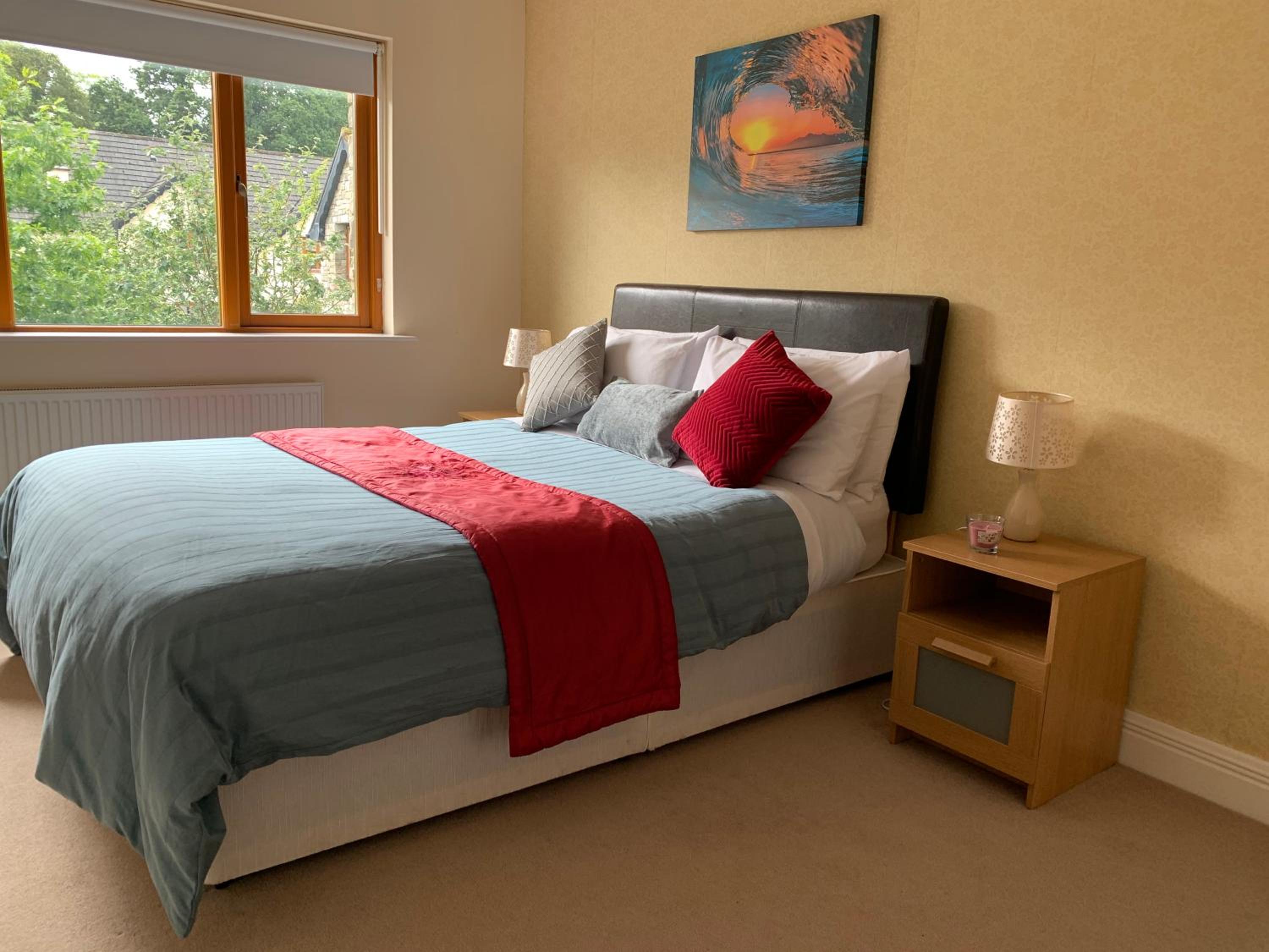 Three-Bedroom House photo 3