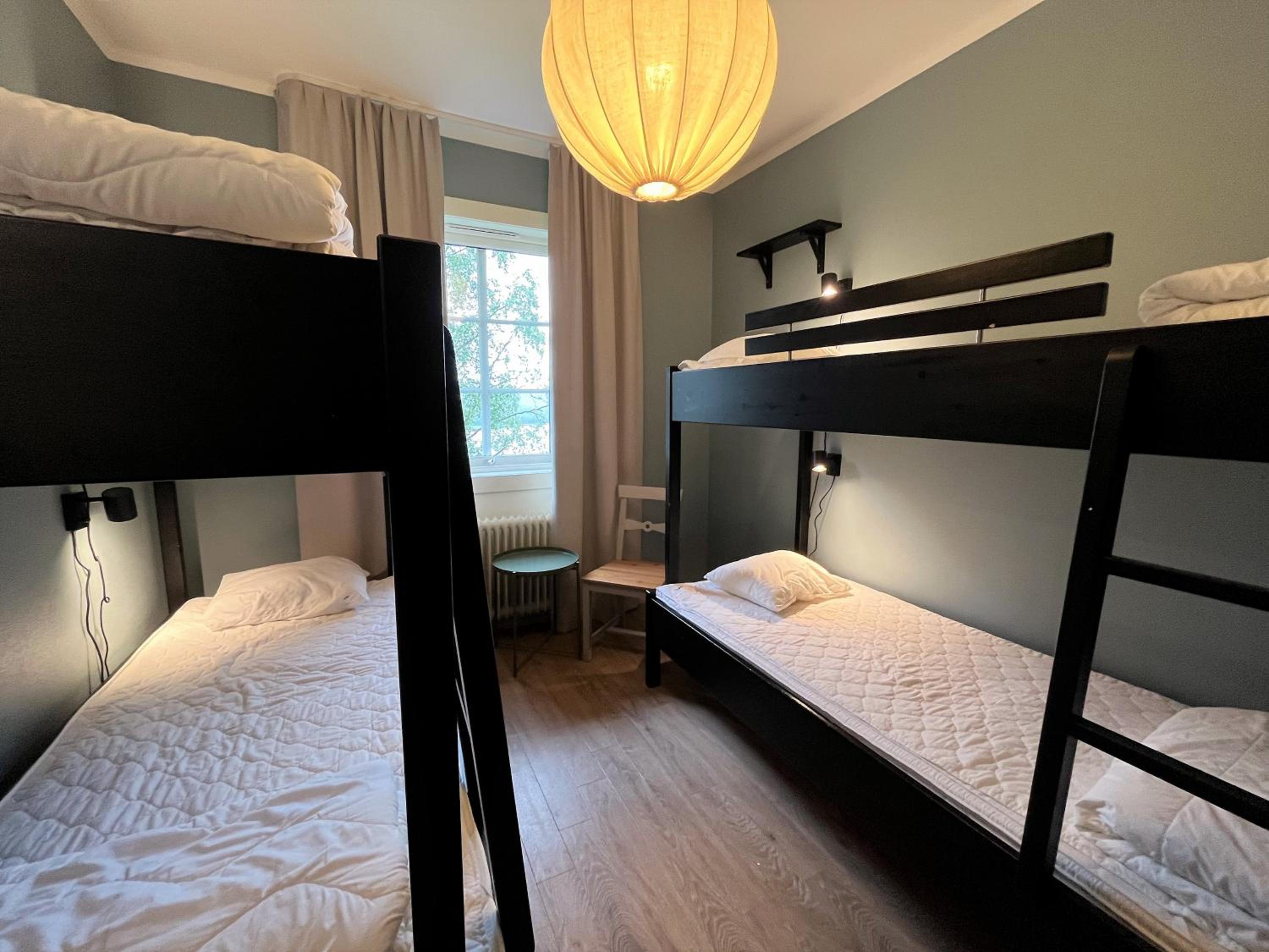 Budget Quadruple Room with Shared Bathroom photo 1
