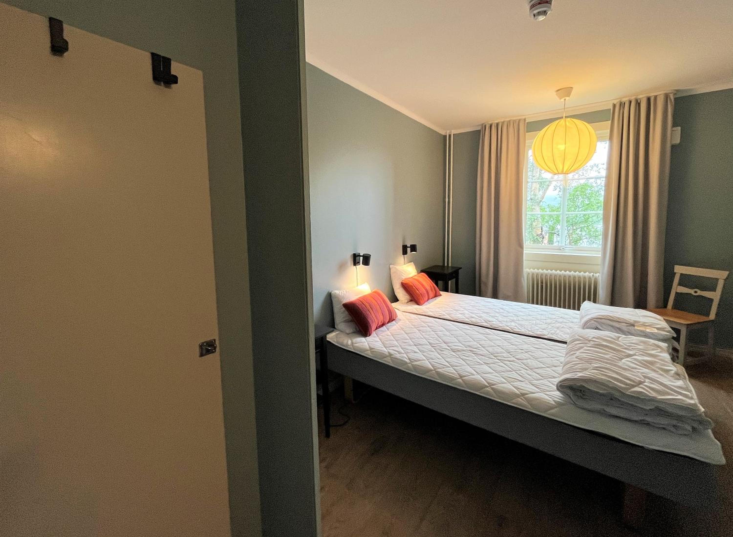 Double Room with Shared Bathroom photo 2