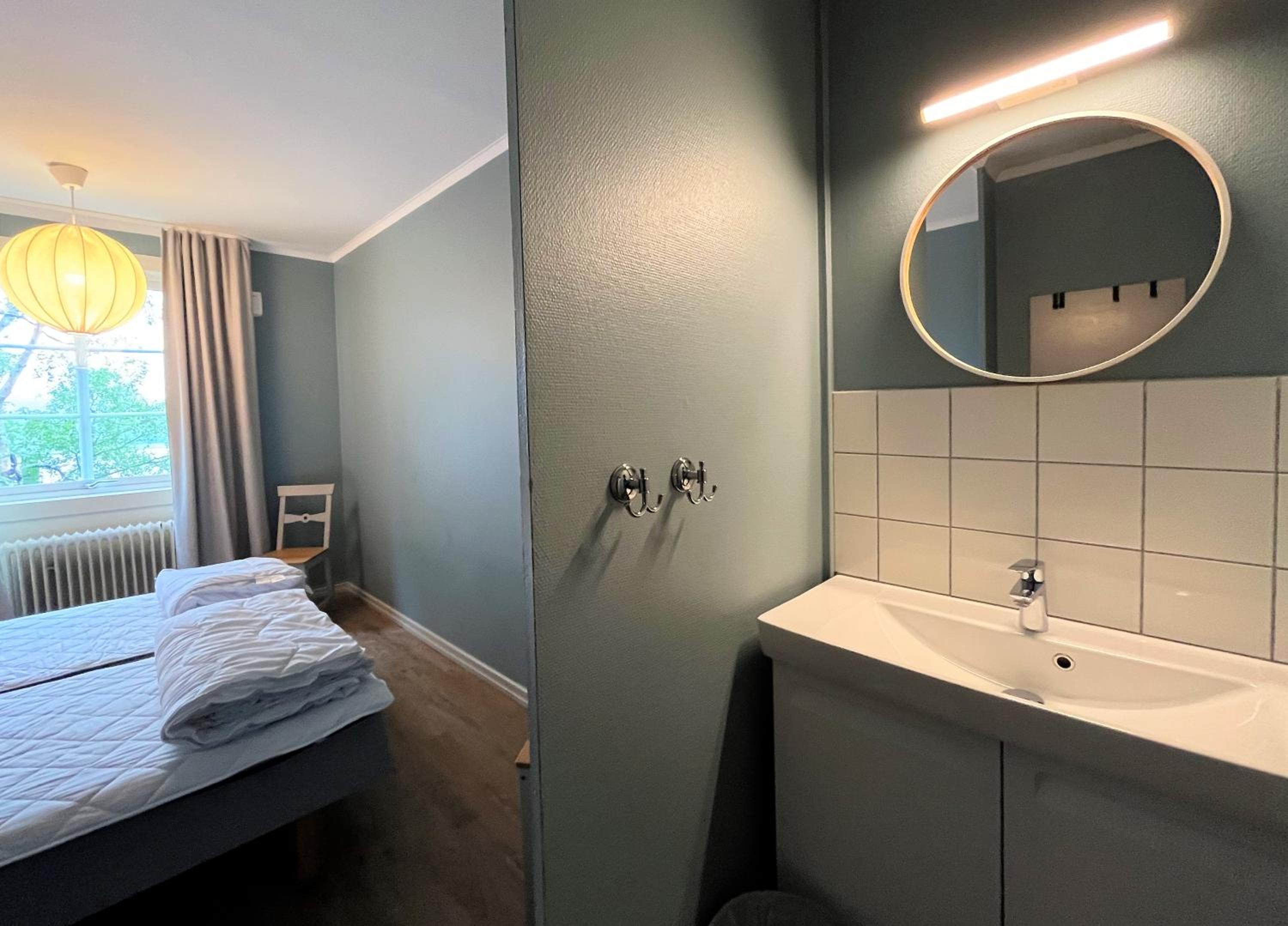 Double Room with Shared Bathroom photo 3