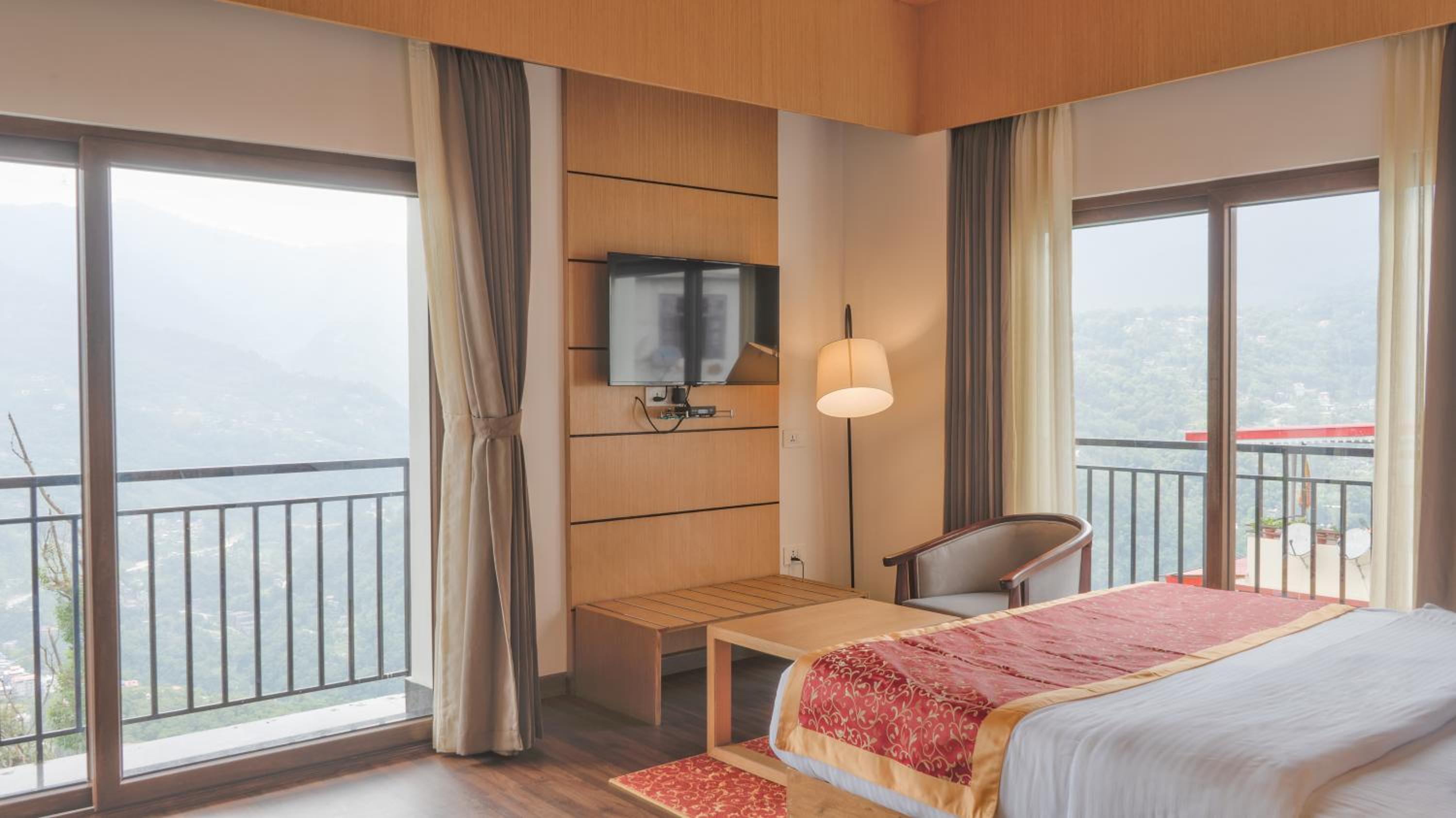 Deluxe Room with Valley View - Photo 3