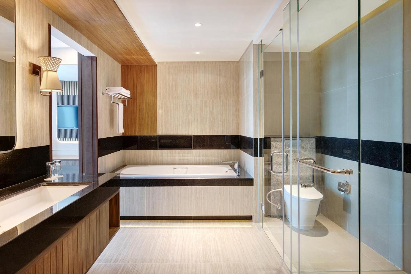 Executive Suite - Photo 5