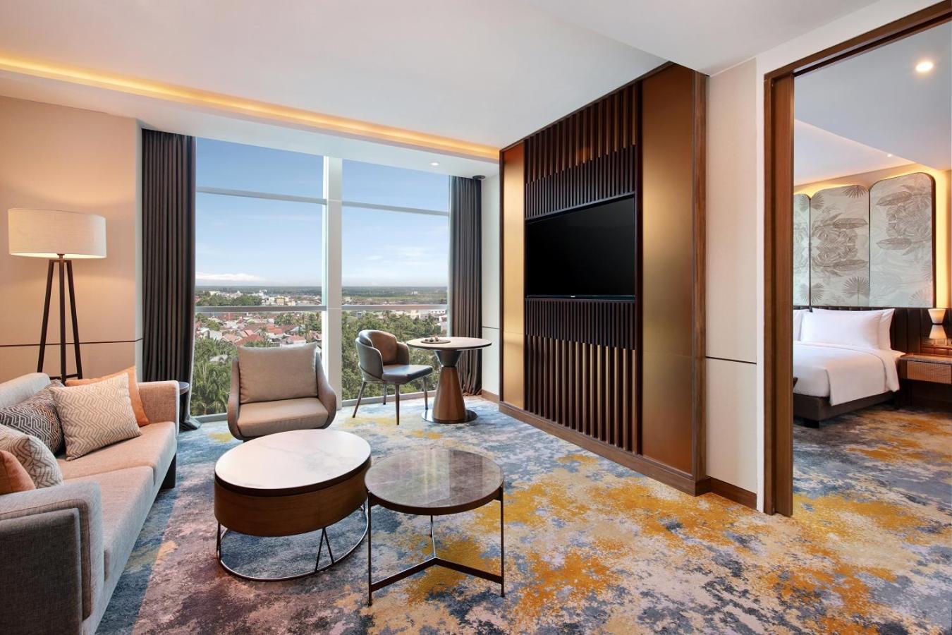 Executive Suite - Photo 3
