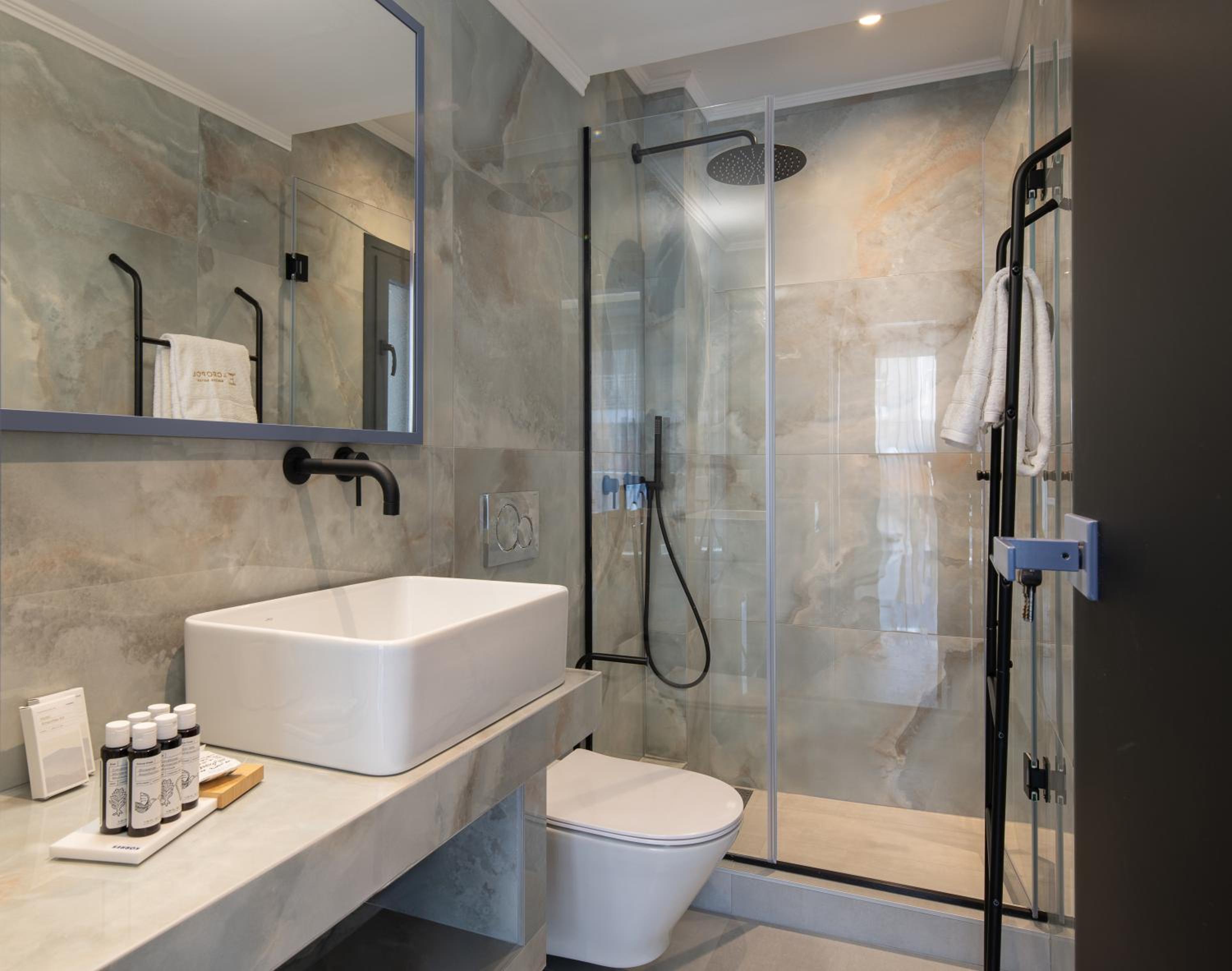 Deluxe Double Room with Balcony photo 2