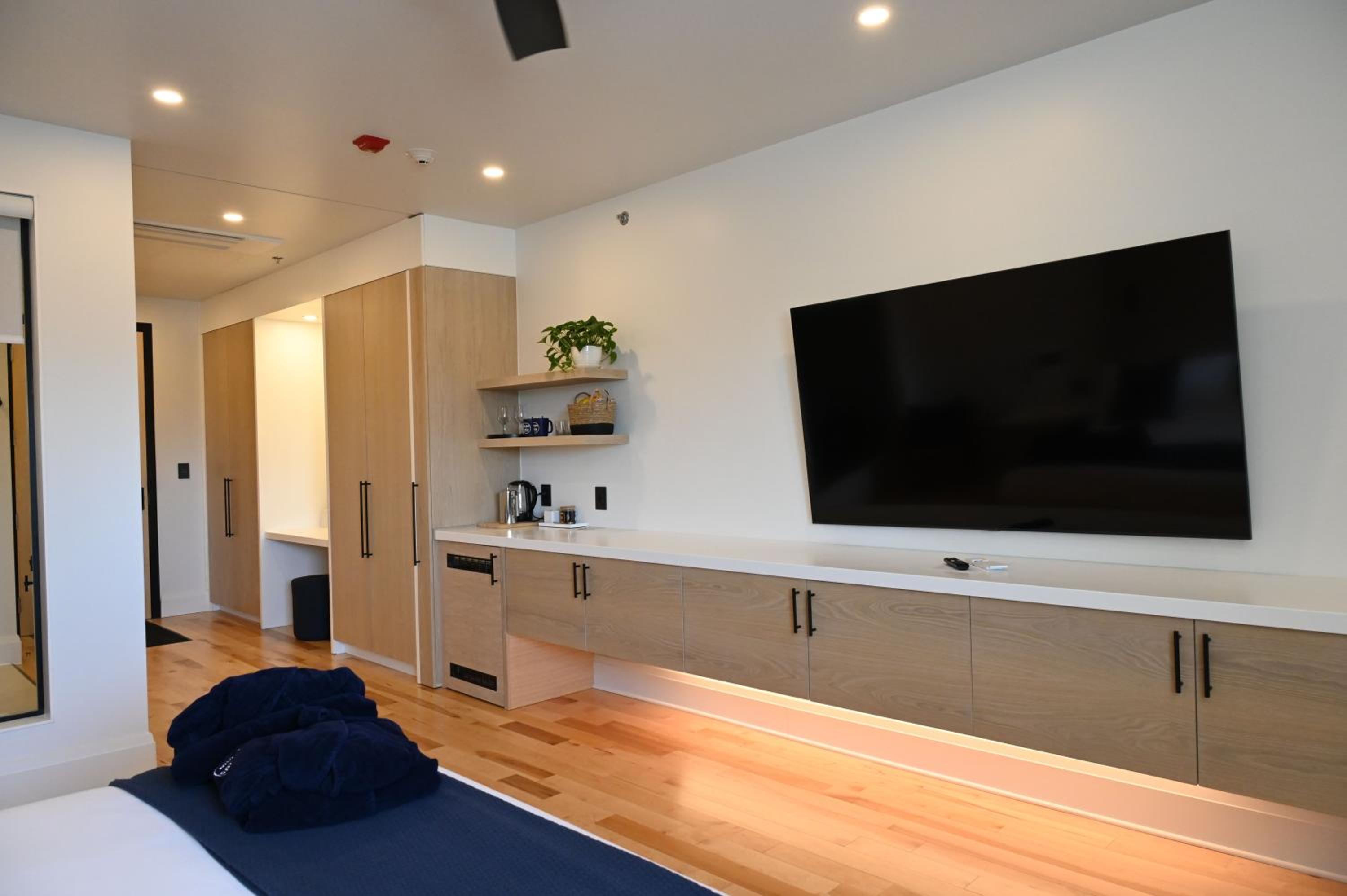 Superior King Suite